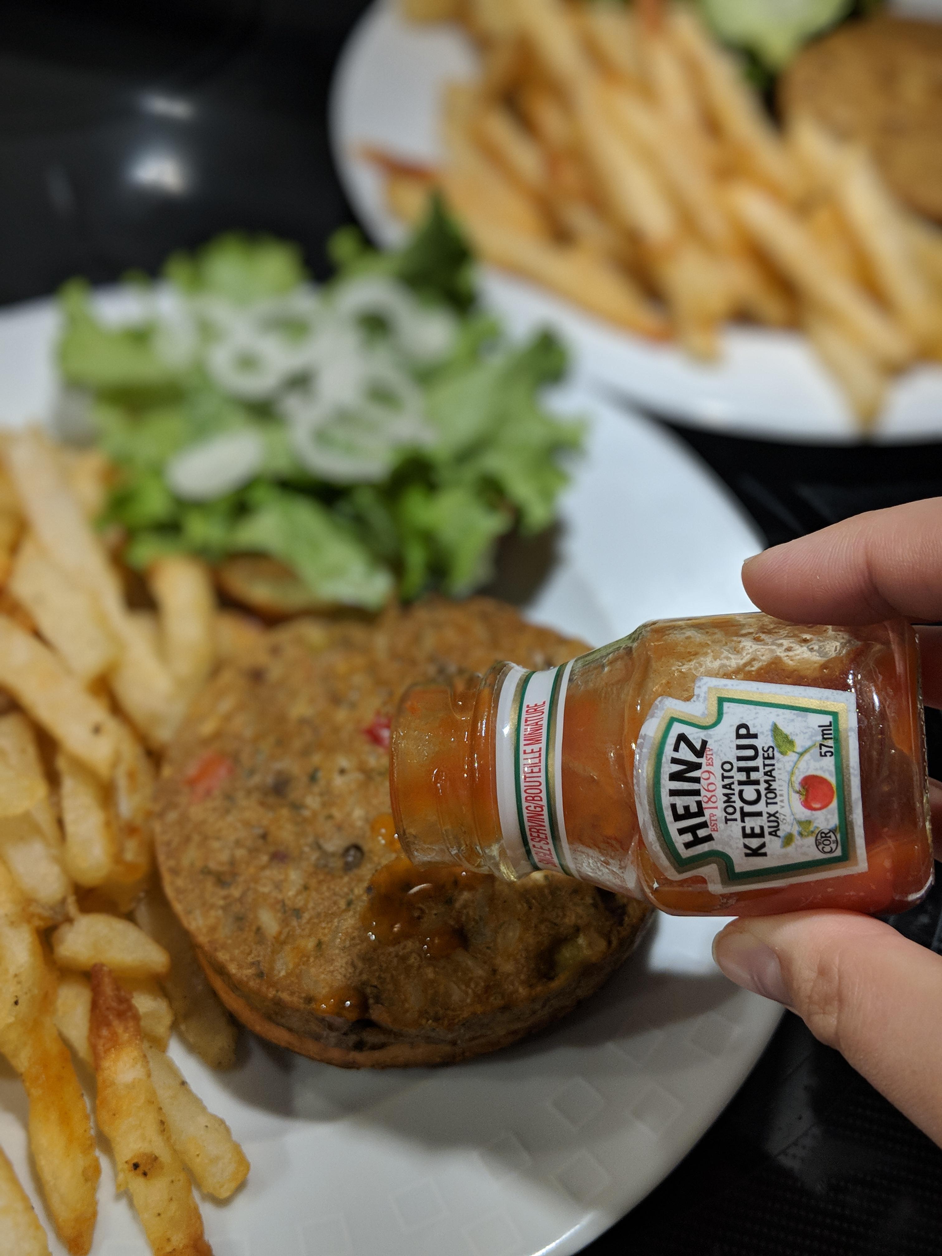 What is this, ketchup for ants?! r/thingsforants