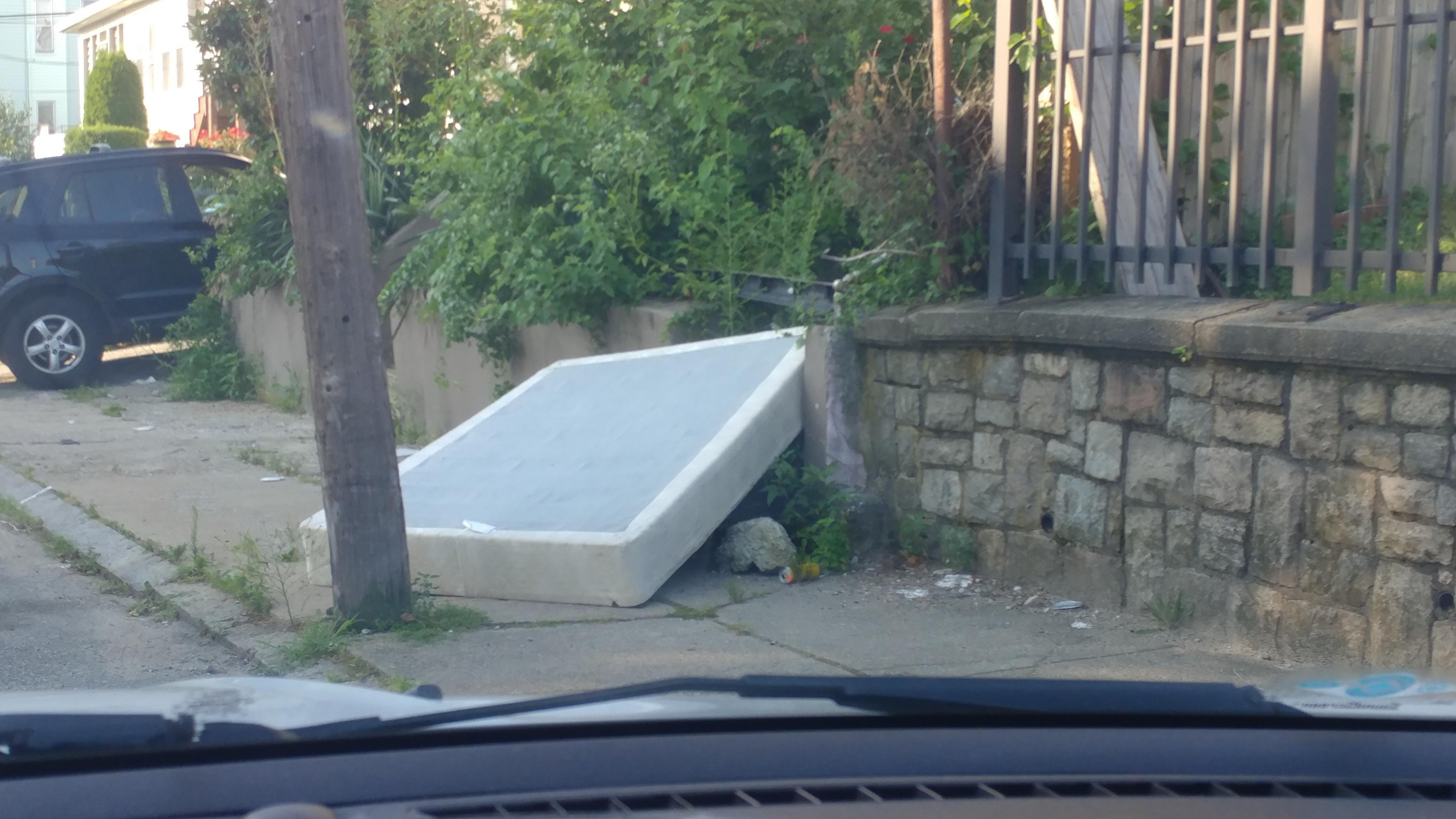 Farmington Ave, Providence RI r/MattressHunters