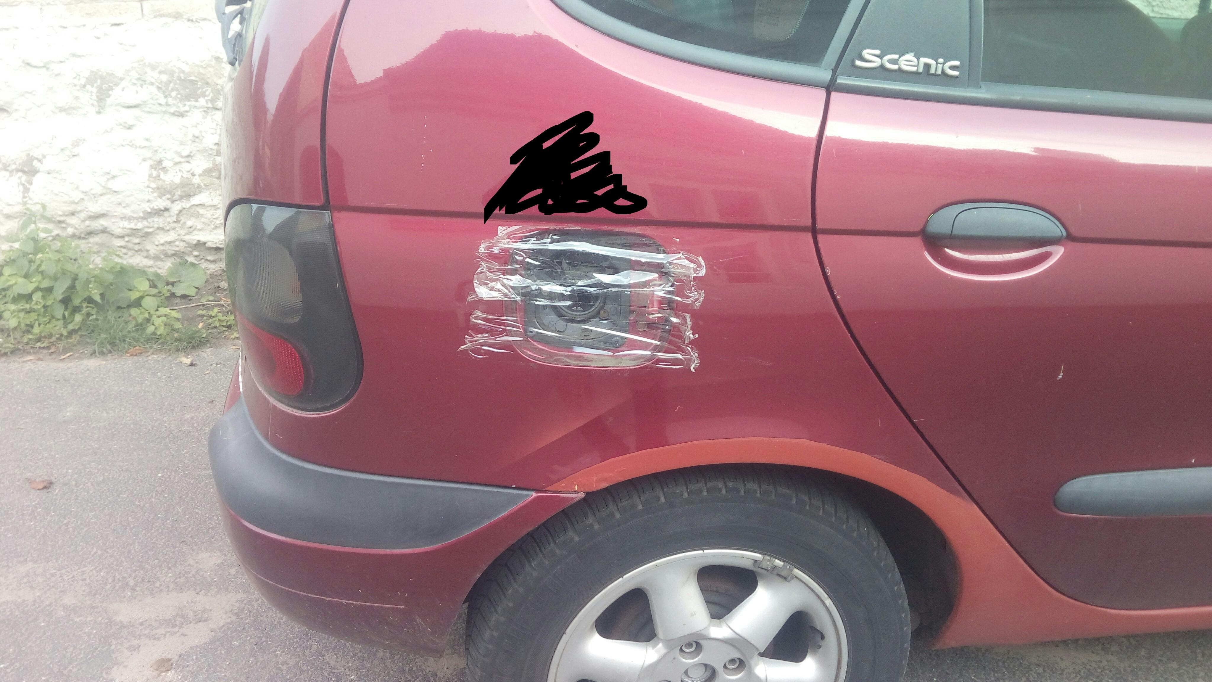 Bet he's using flex tape clear (the black thing is my reflection btw