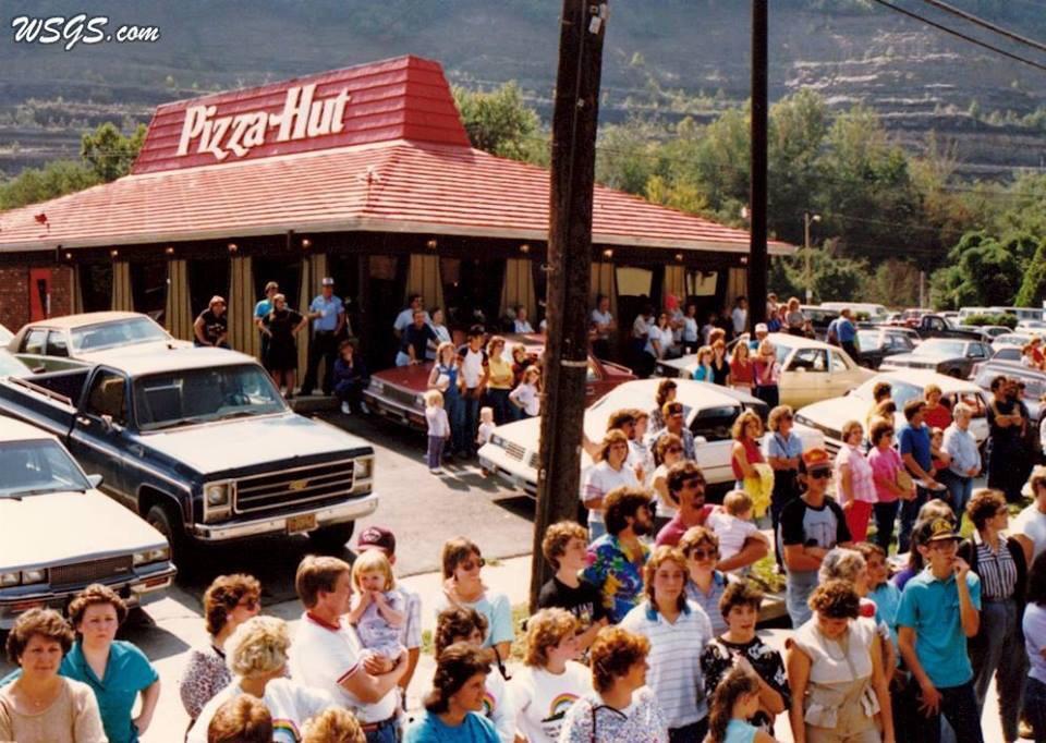 More vintage KY Classicstyle Pizza Hut, 1981 in Hazard, Kentucky r