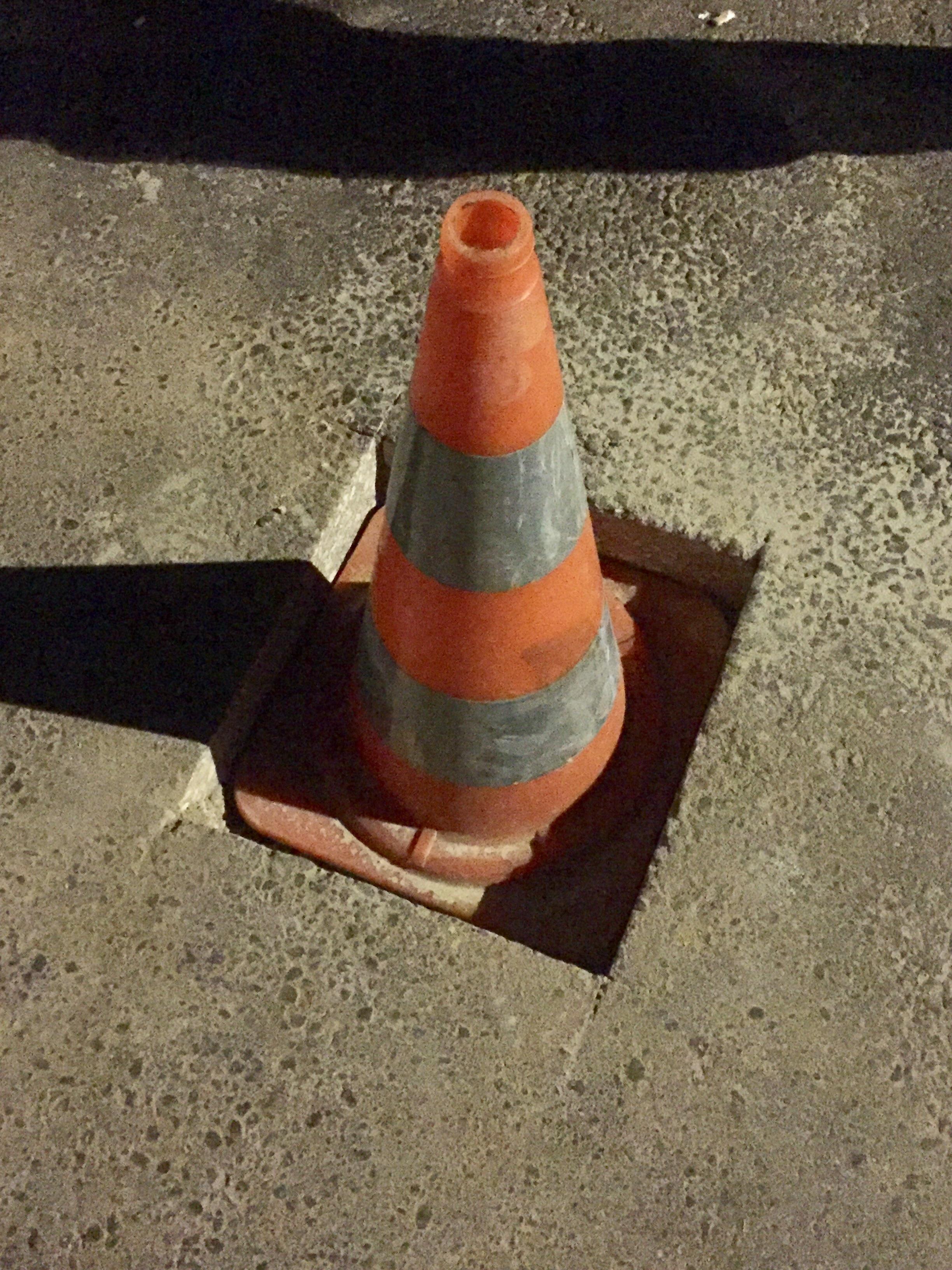 Traffic cone in a hole Perfectfit