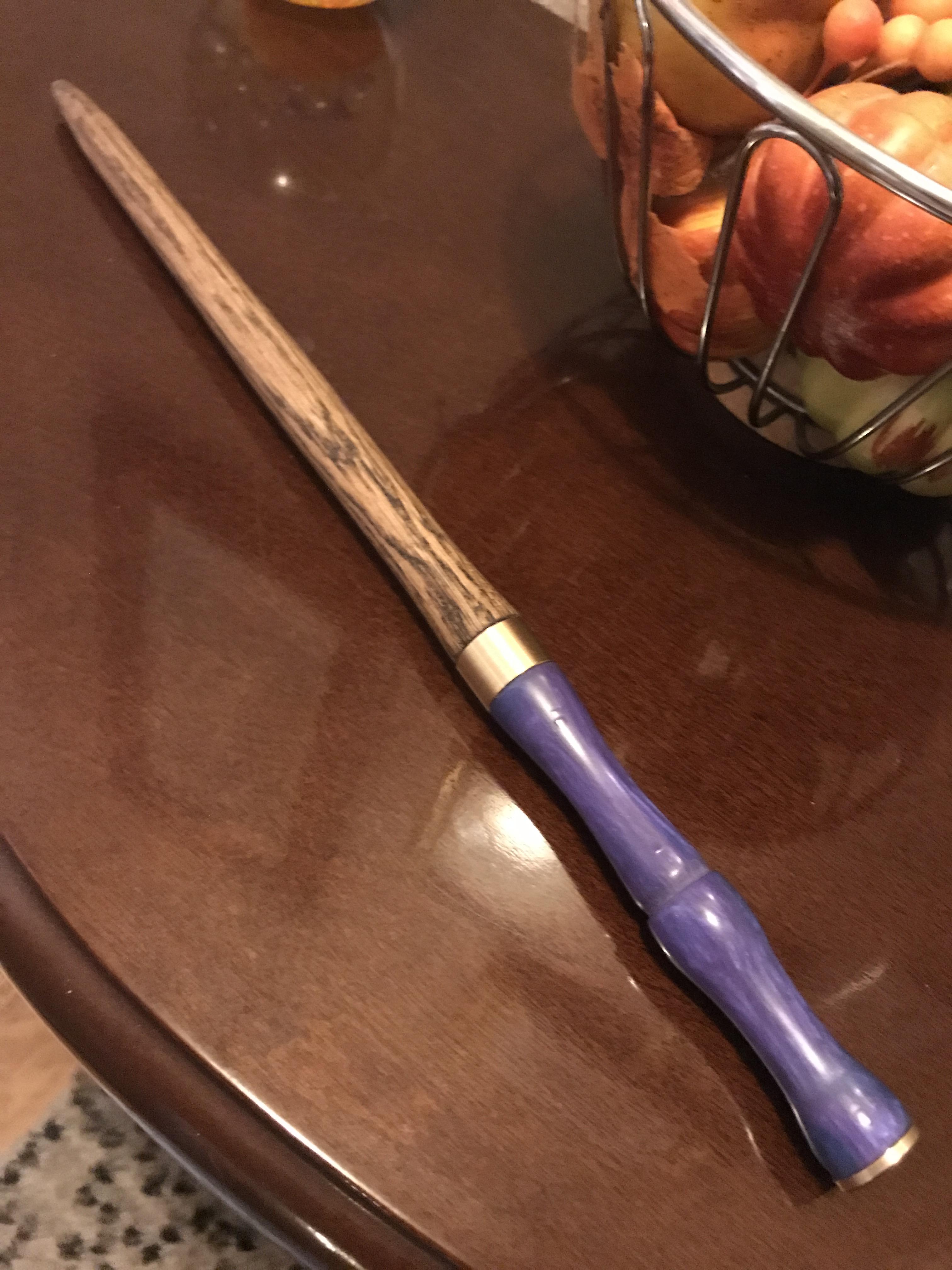 Finished Red Oak and Resin Wand. r/Wandsmith