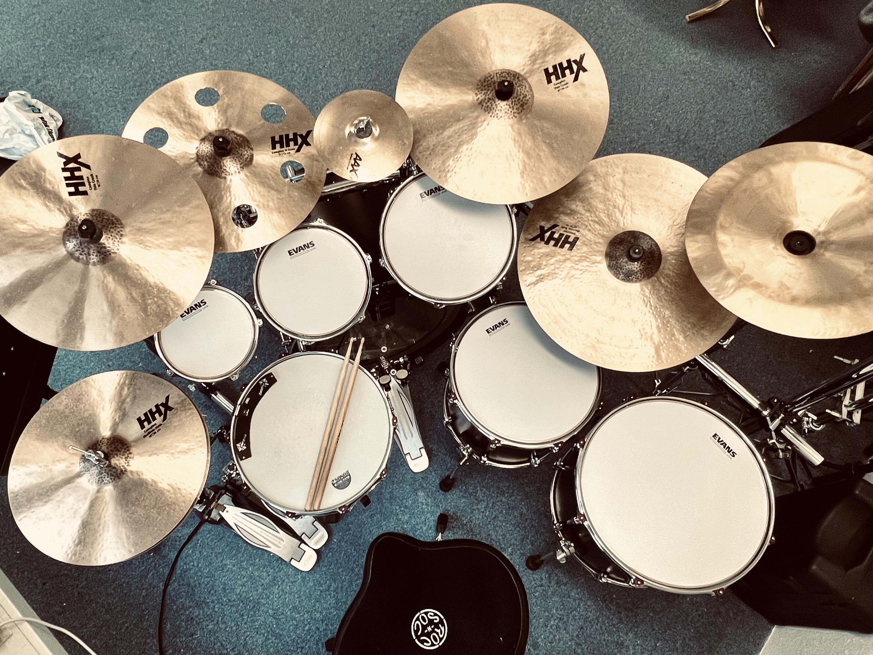 New Heads Day Evans UV2 with EC reso on all toms r/drums