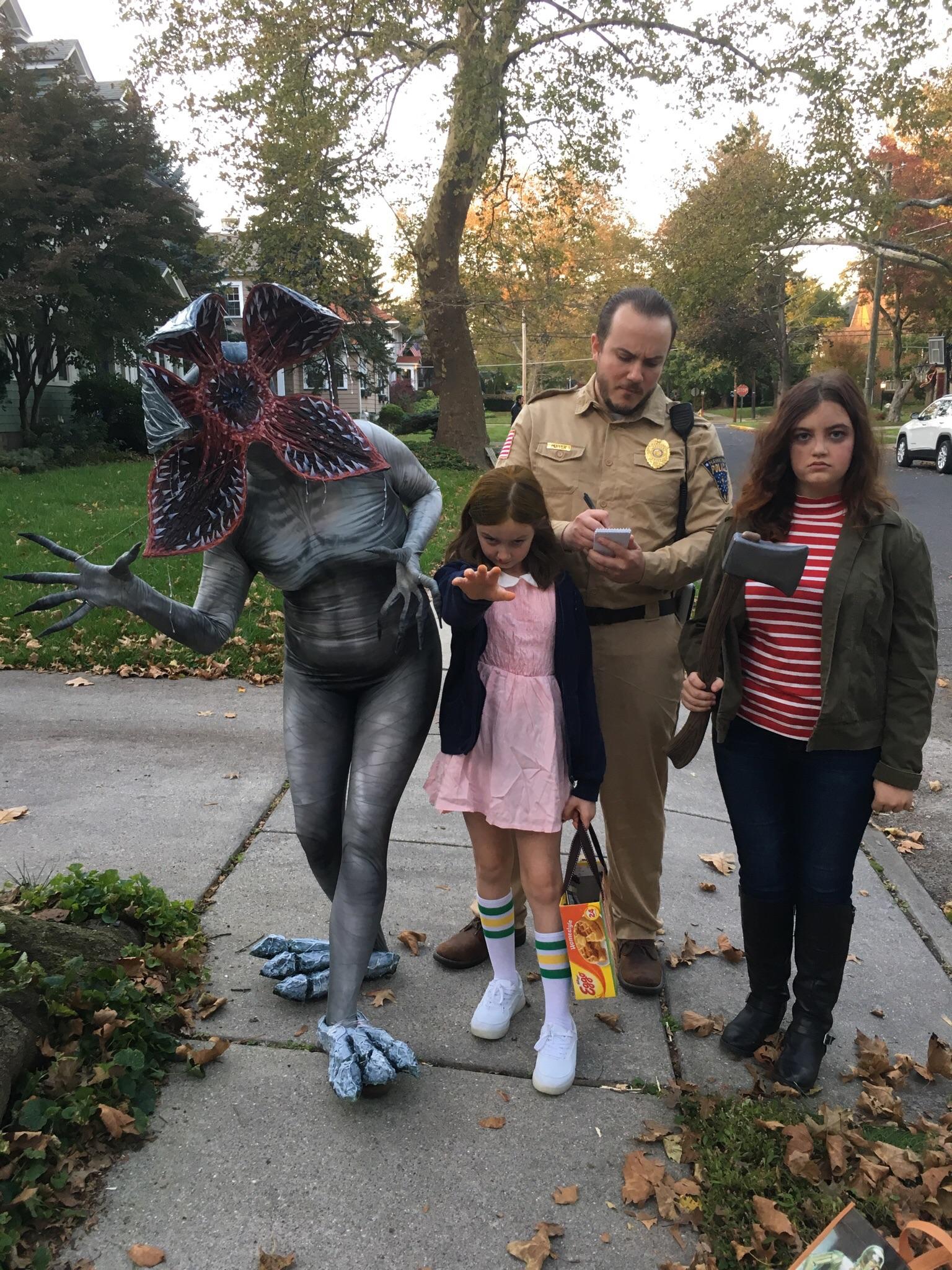 Stranger Things family Halloween costume r/BeAmazed