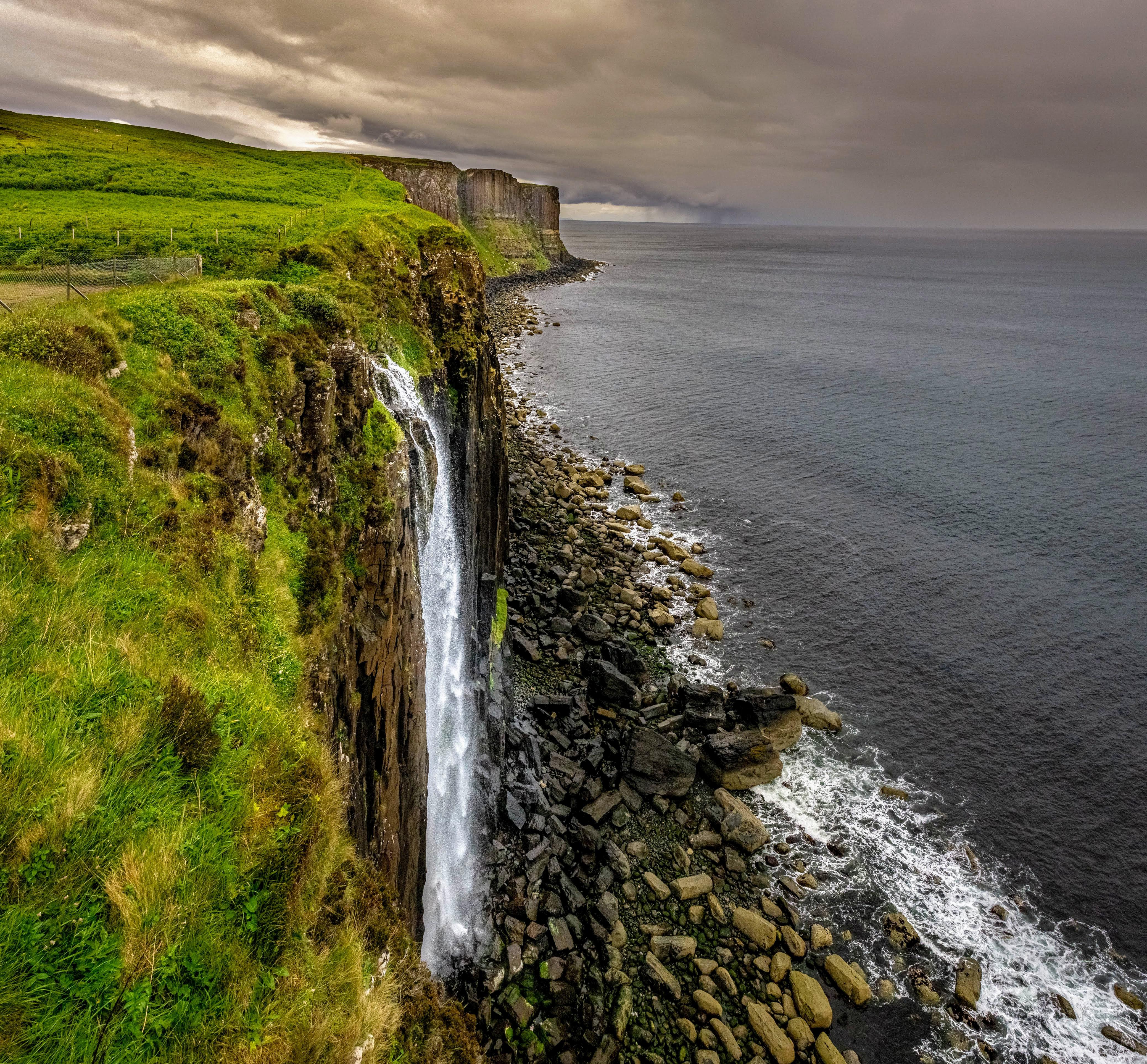 Kilt Rock, Isle of Skye, Scotland [OC][4153 × 3852] r/EarthPorn