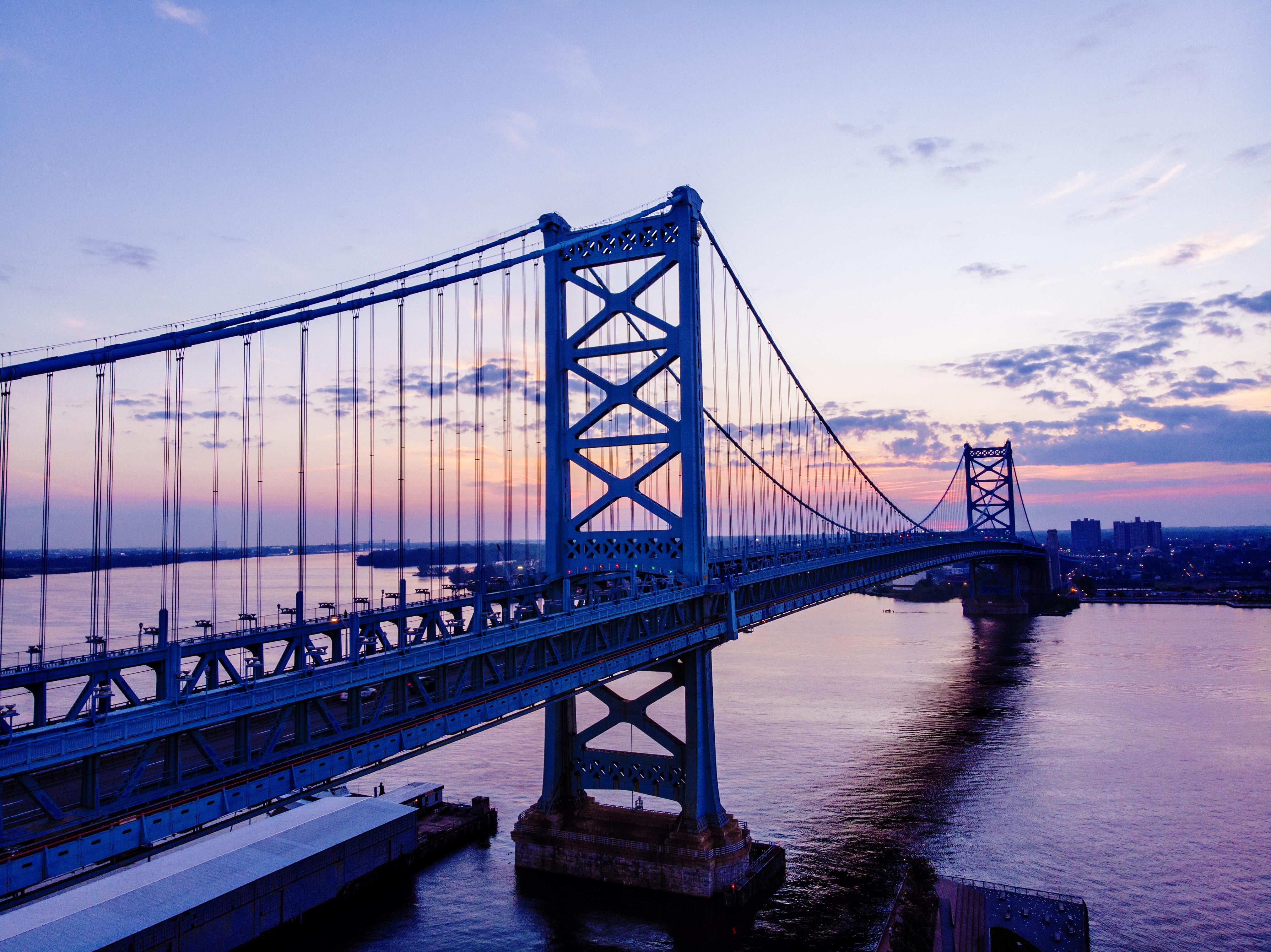 Ben Franklin bridge at just before sunrise r/philadelphia