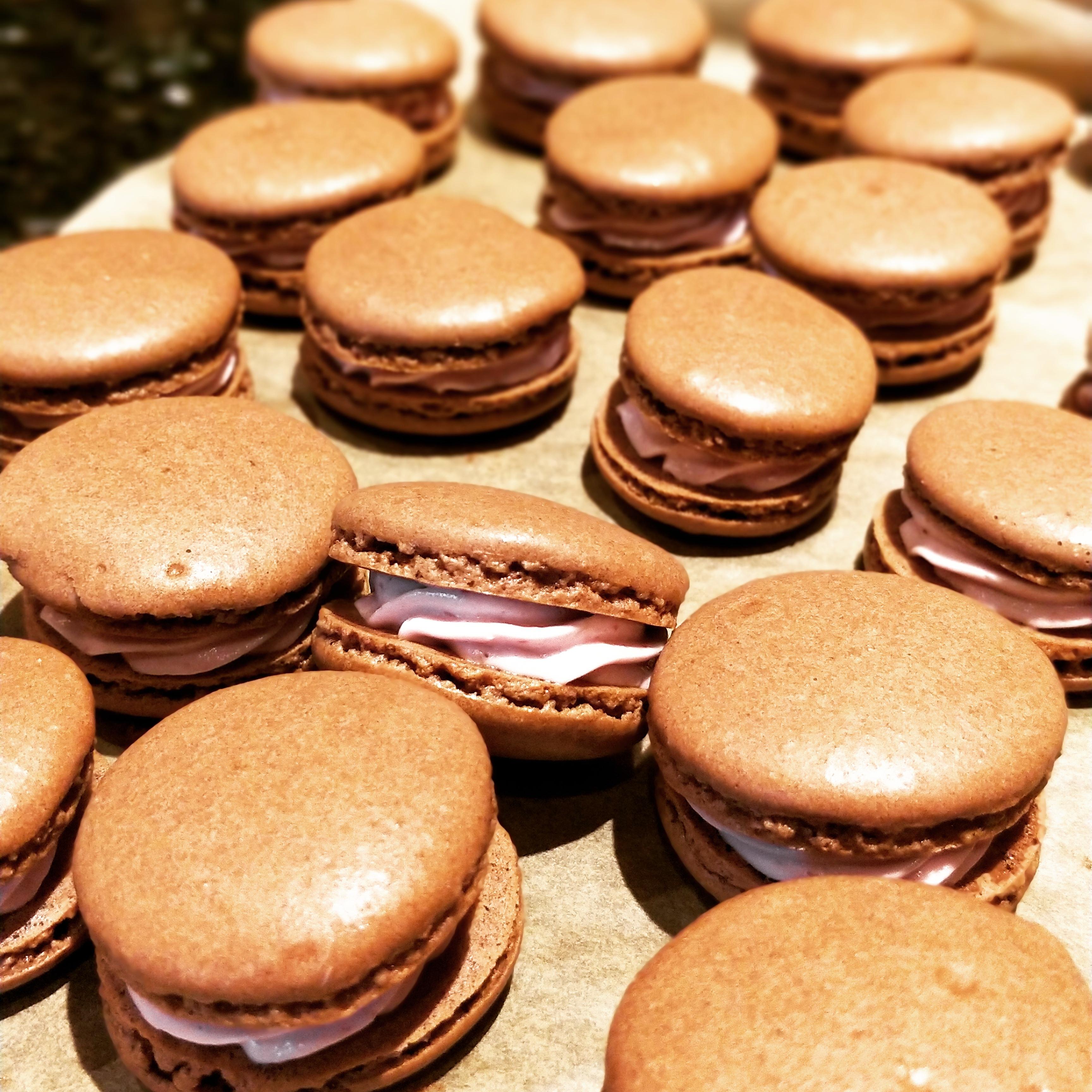 Chocolate macarons with raspberry buttercream! r/Baking