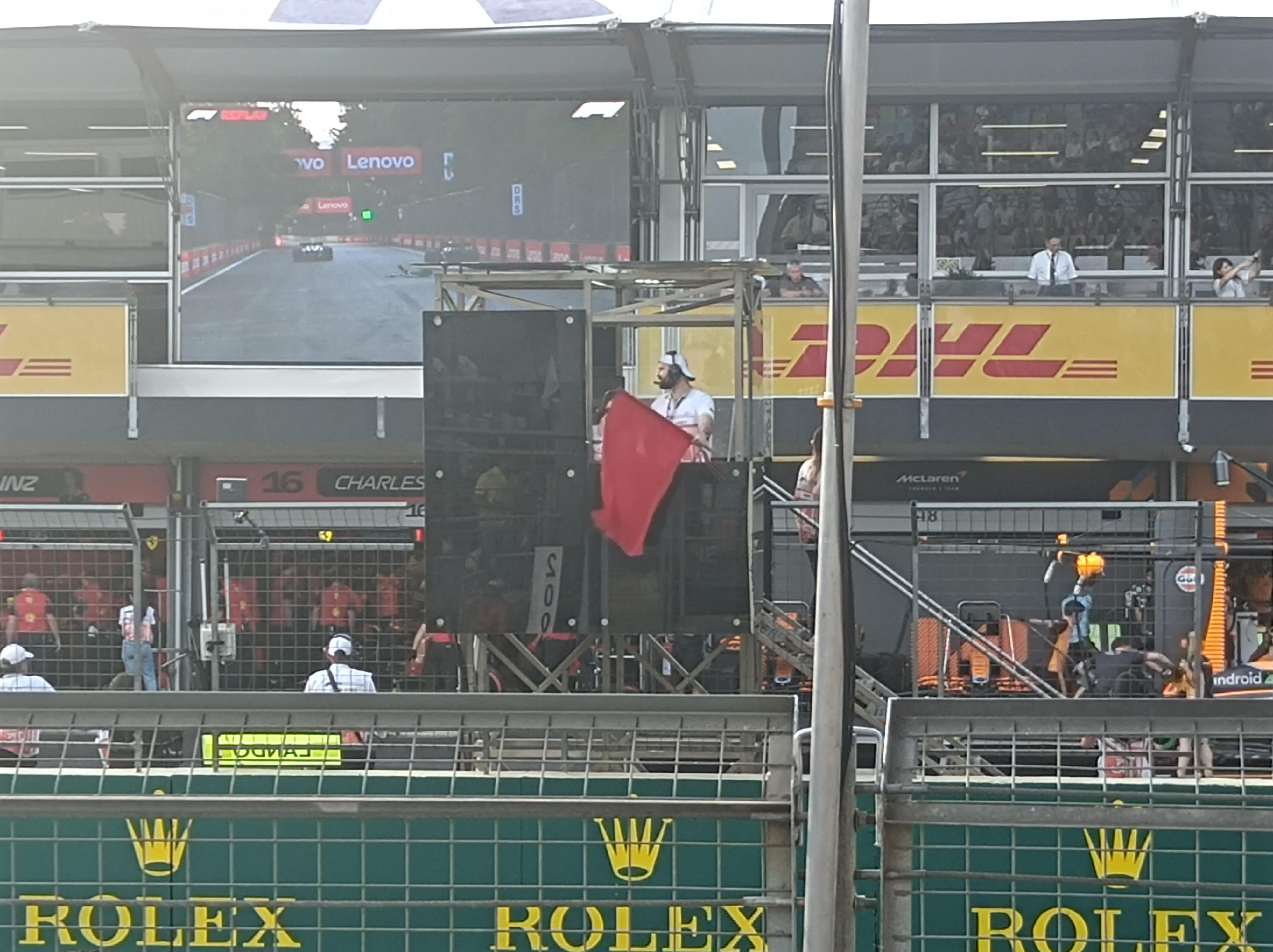 Red flag in Baku F1 formula1