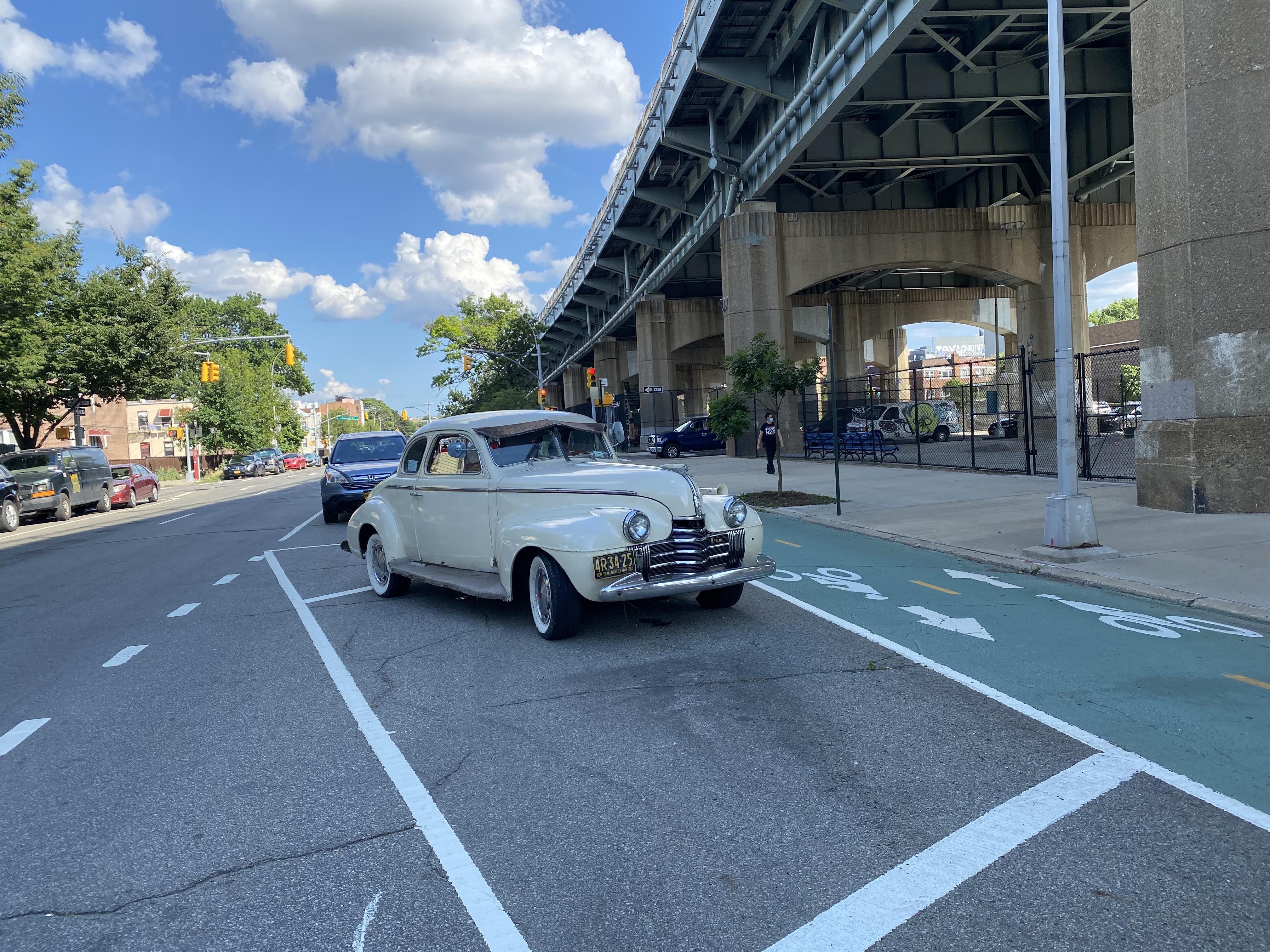 I love my neighborhood : r/Autos