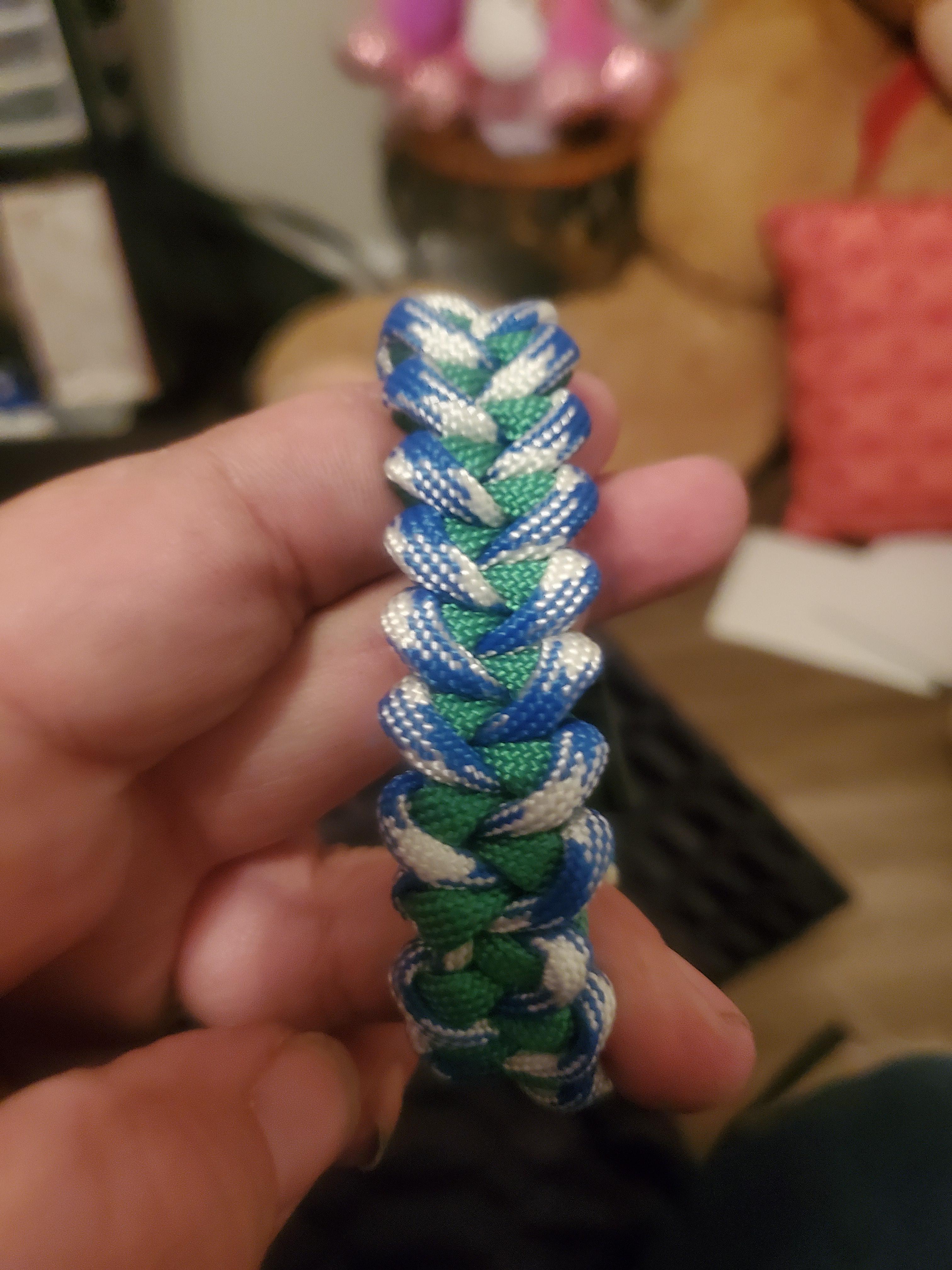 Blue and green bracelet r/paracord