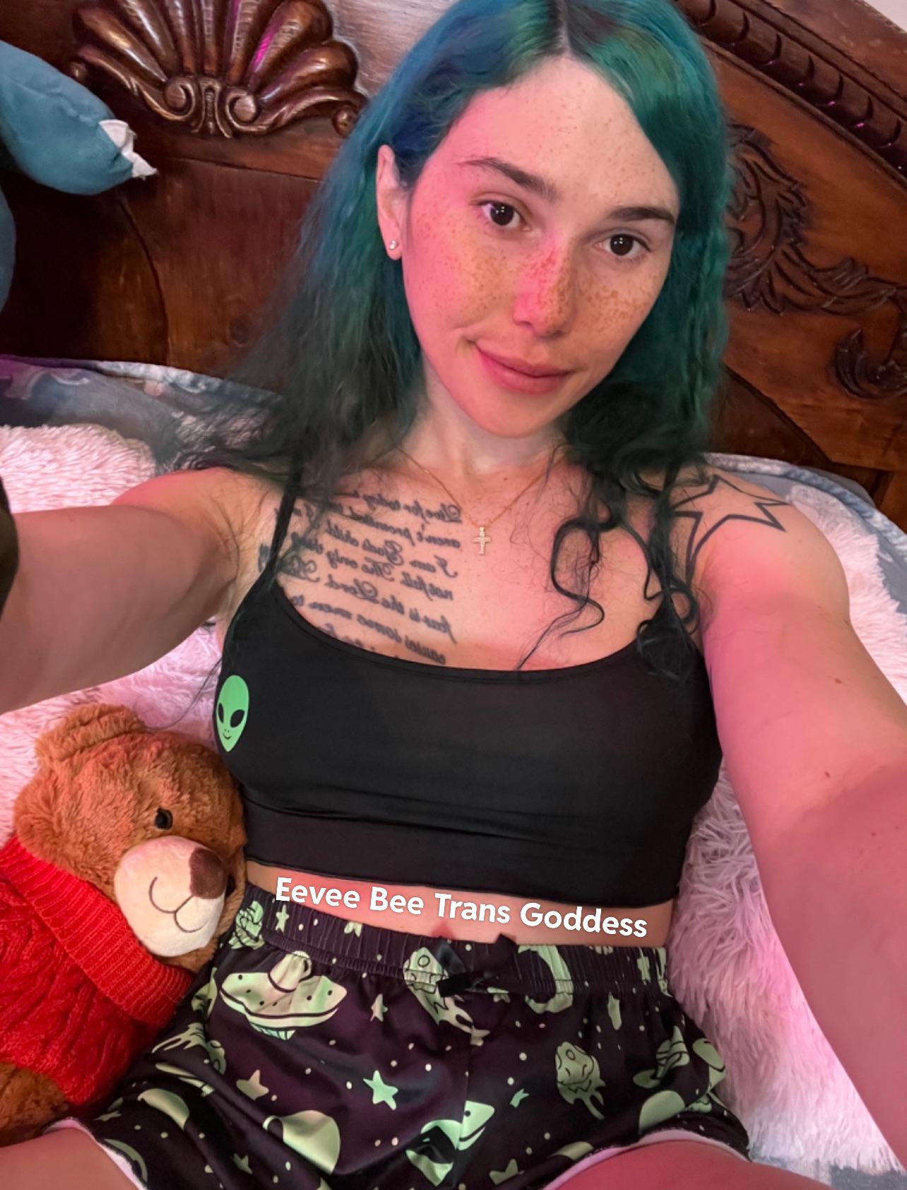 Heyy I’m Eevee Bee I’m a pretty well known trans cam star from