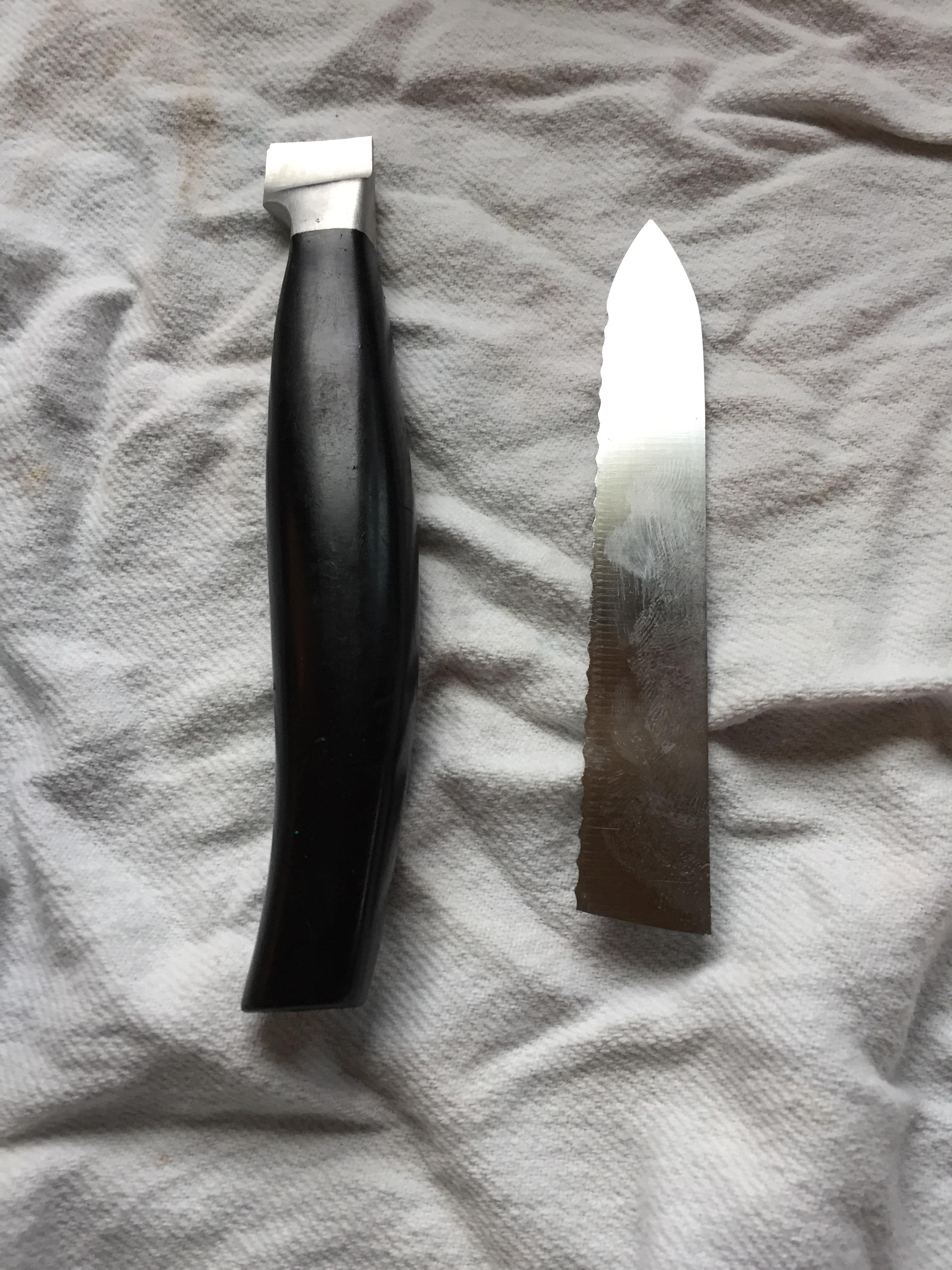Dropped a knife and it broke in half r/mildlyinteresting