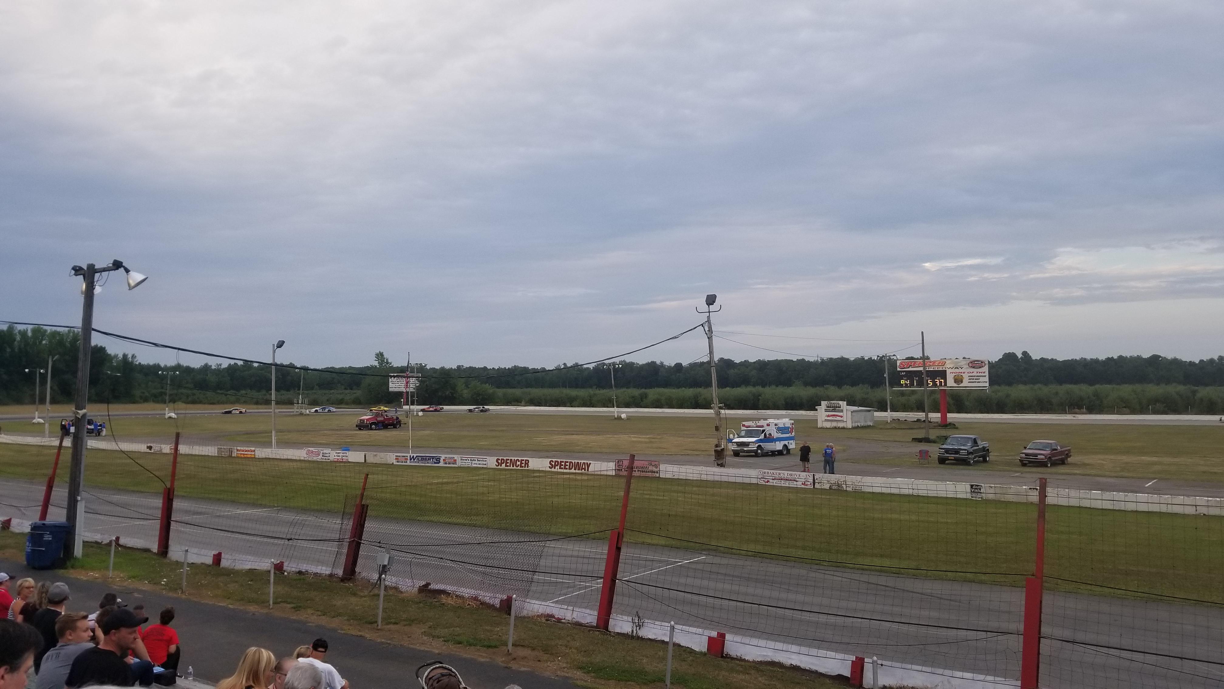Perfect night for New York Super Stocks at Spencer Speedway r/NASCAR