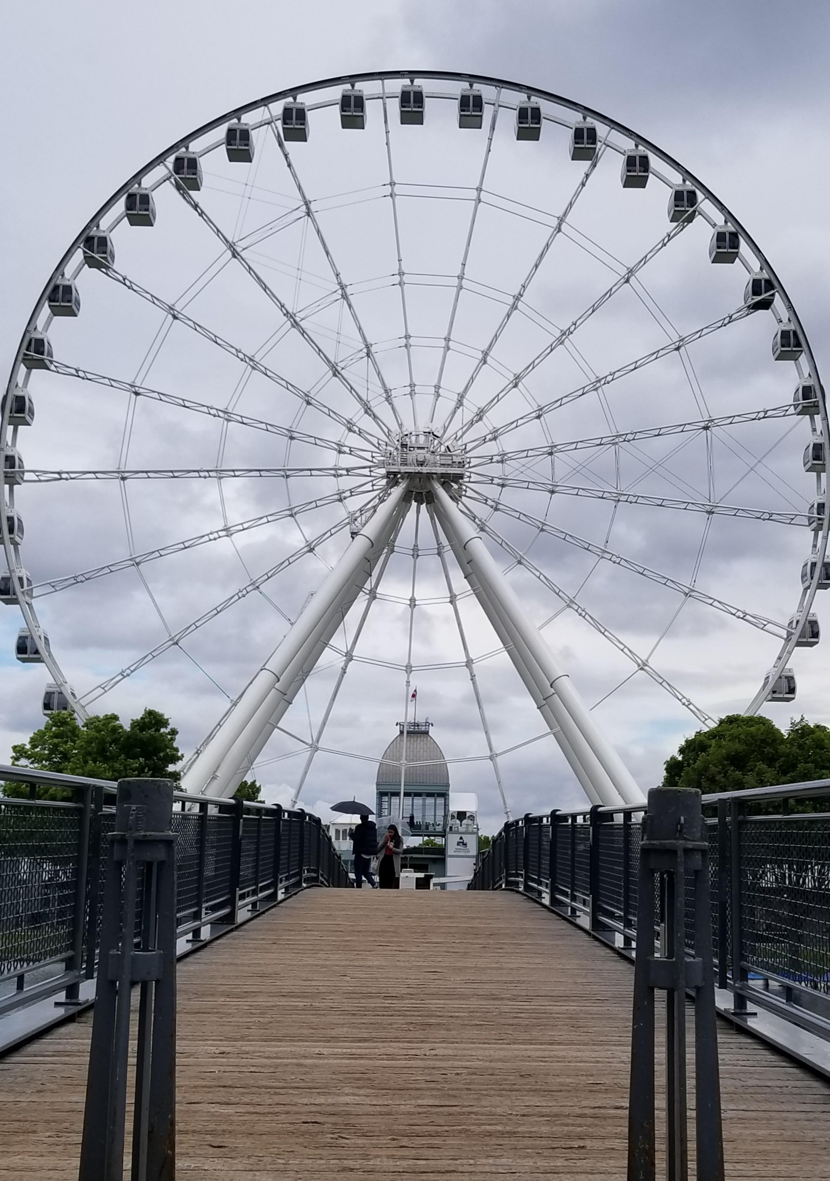 Ferris Wheel in Montreal, Canada r/pics