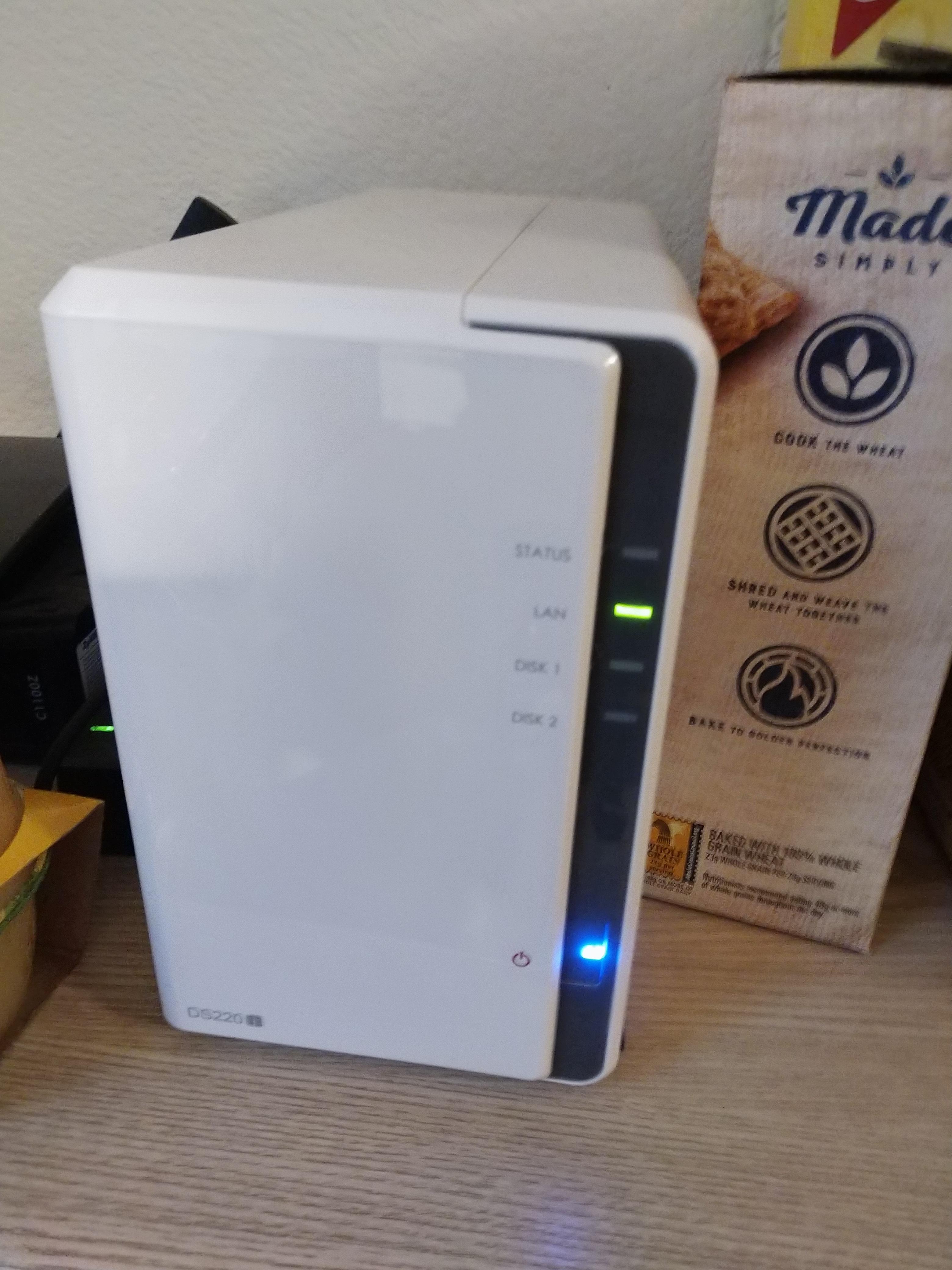 Only the LAN light is on. What does this mean? r/synology