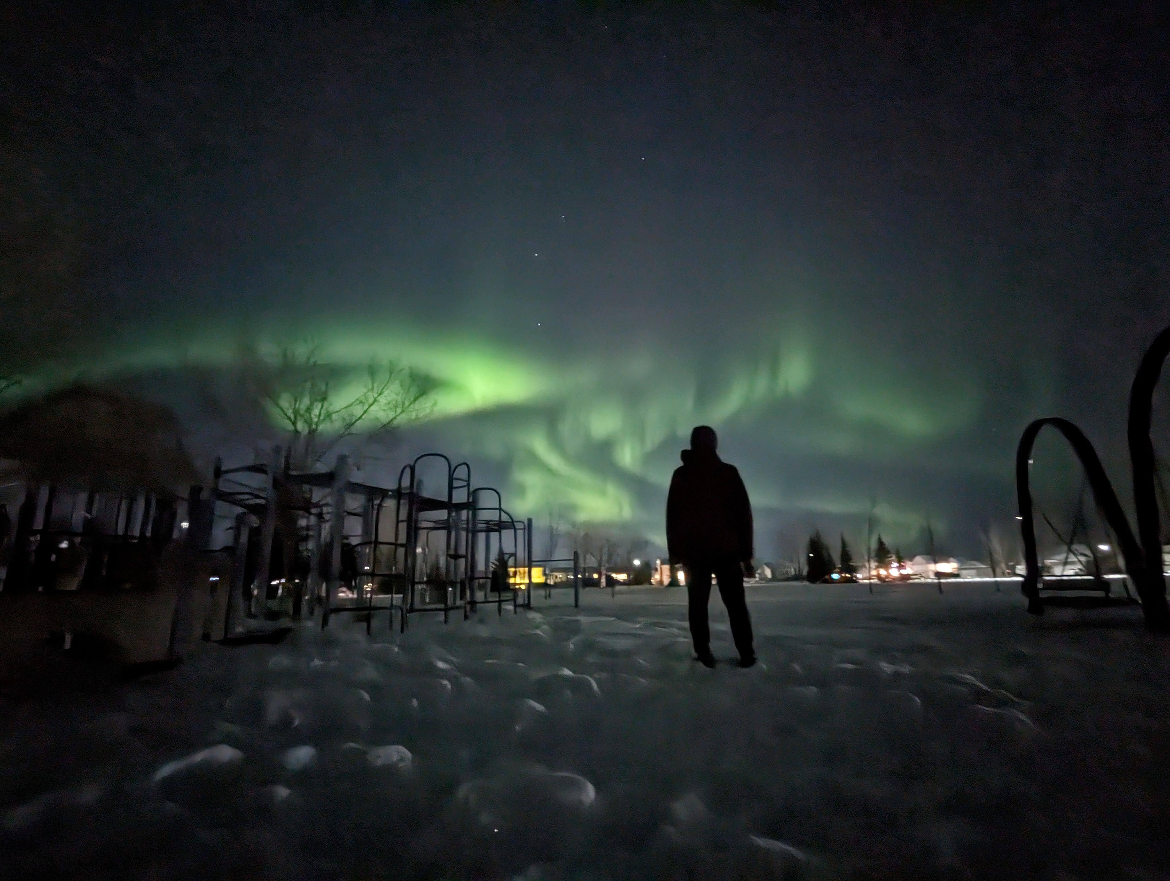 Last night behind my house. Fort McMurray AB, Canada r/northernlights