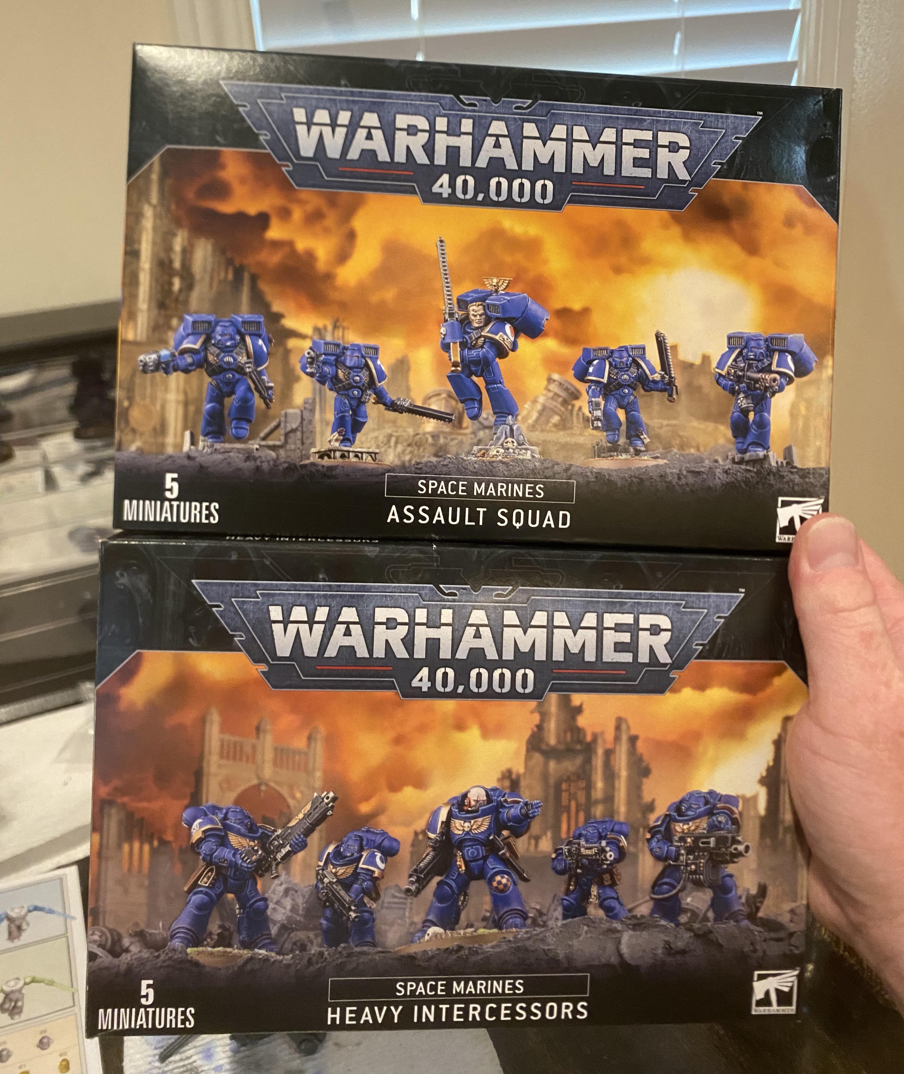 Different sizes but don’t know why r/Warhammer