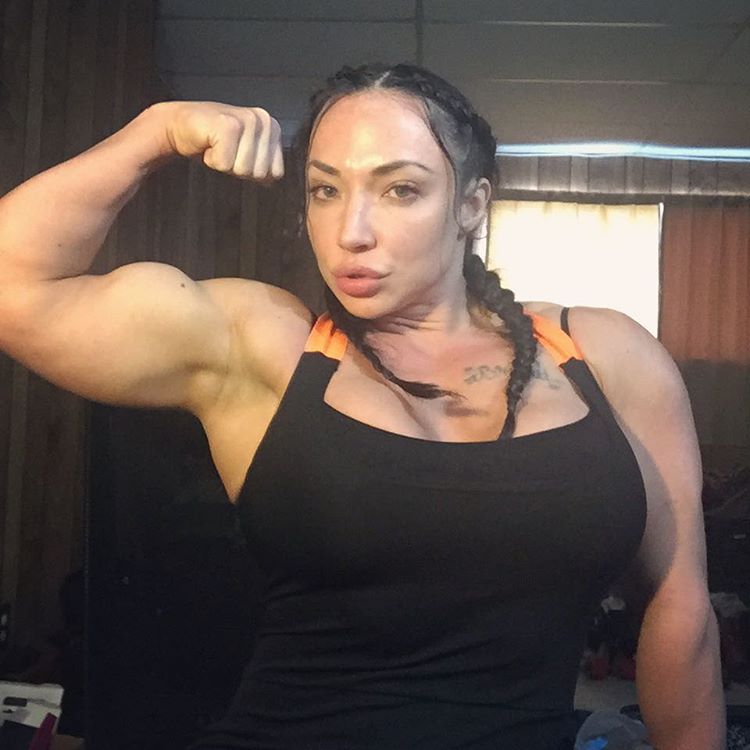 Brandi Mae : musclegirlsflexing