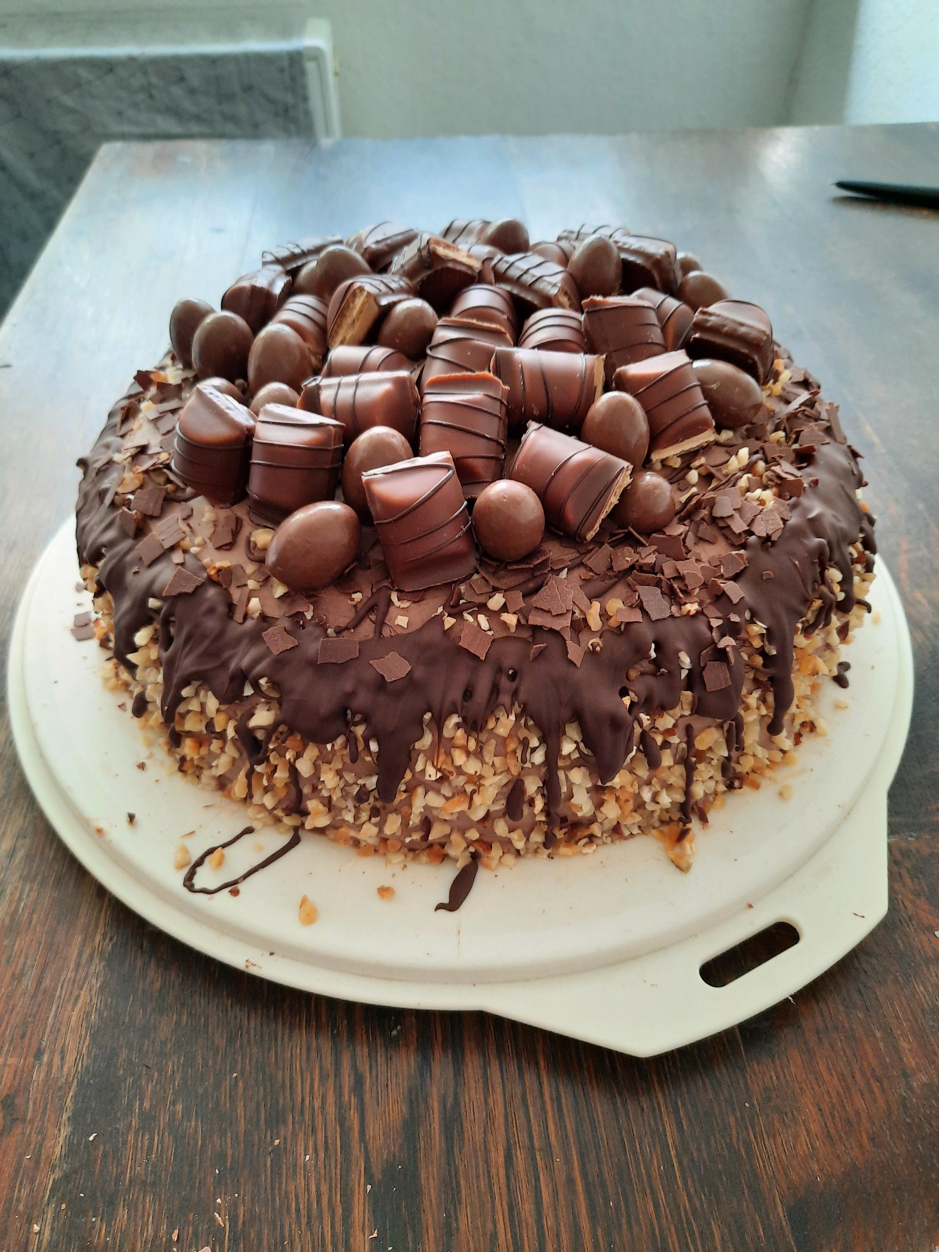 My Kinder Bueno Birthday Cake 🥰 r/ratemydessert