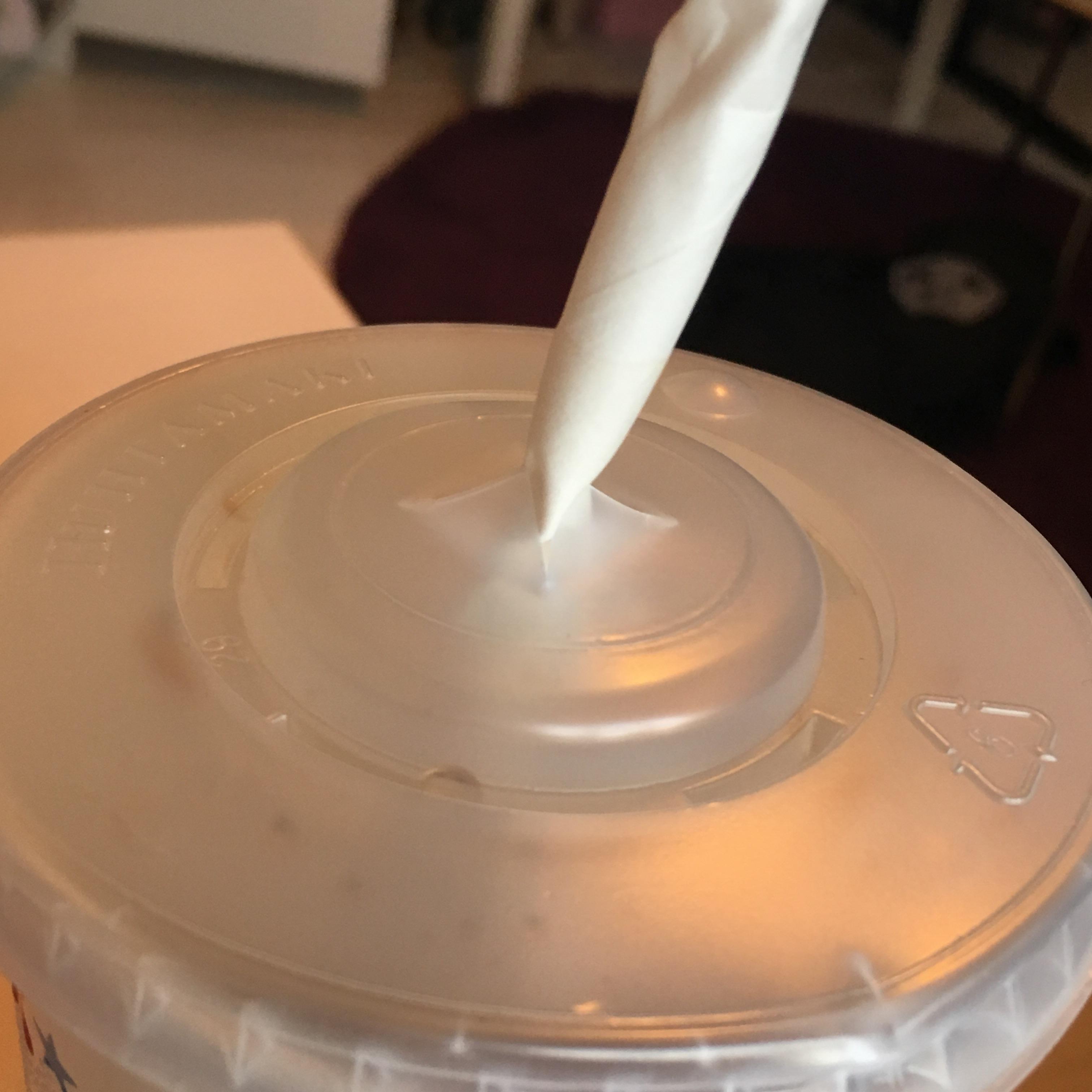 These paper straws MELT so i can’t even use it r/mildlyinfuriating