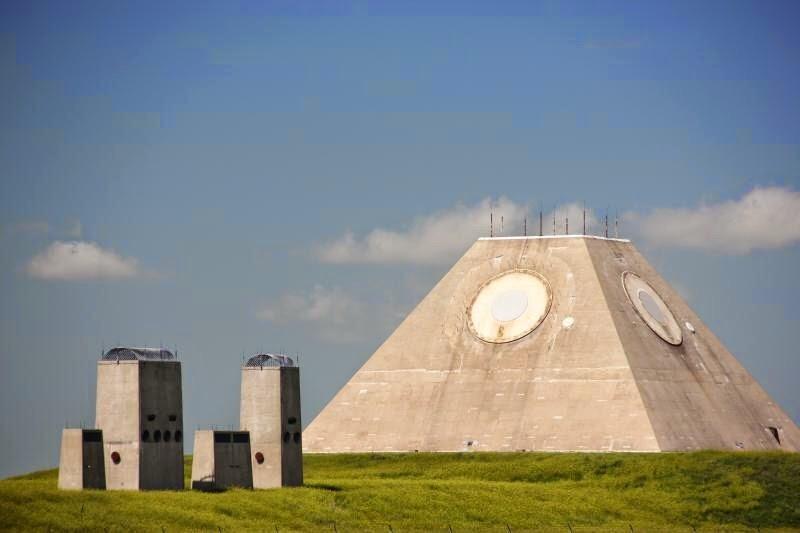 Question Is the pyramid of north dakota open to the public? r/northdakota