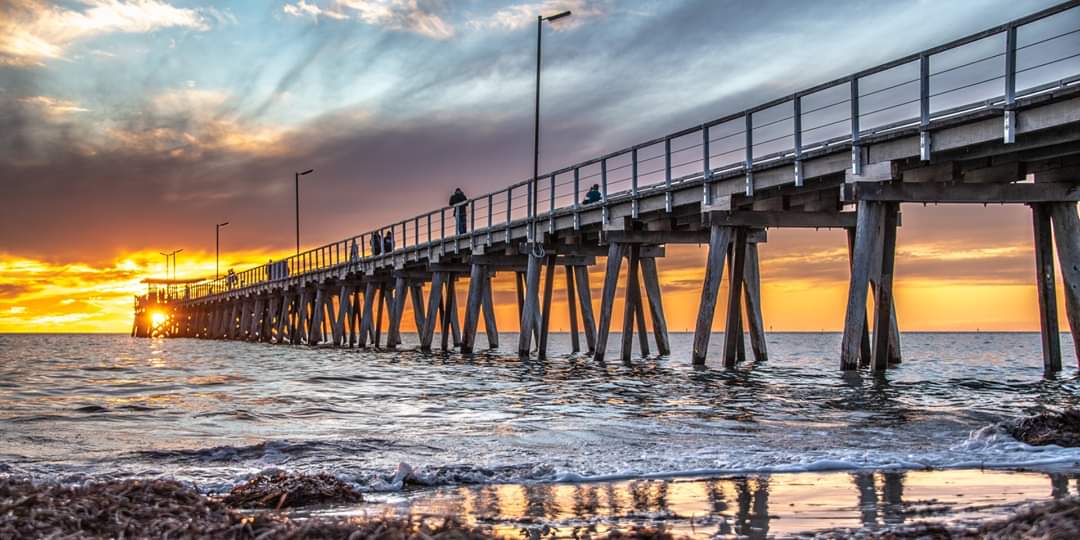 Largs Bay sunset yesterday r/Adelaide