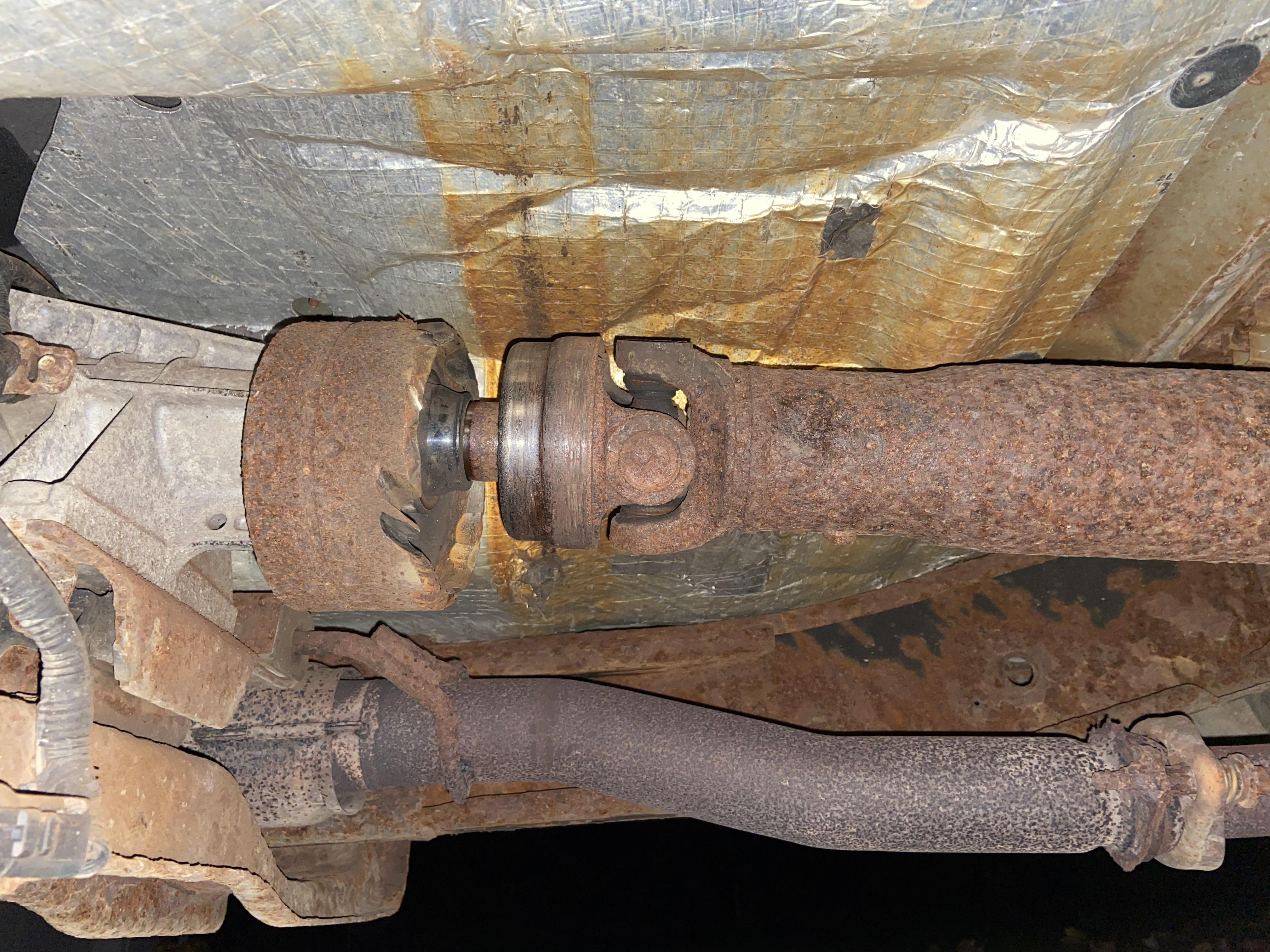 Can anyone help? The circle piece on the far left of the drive shaft