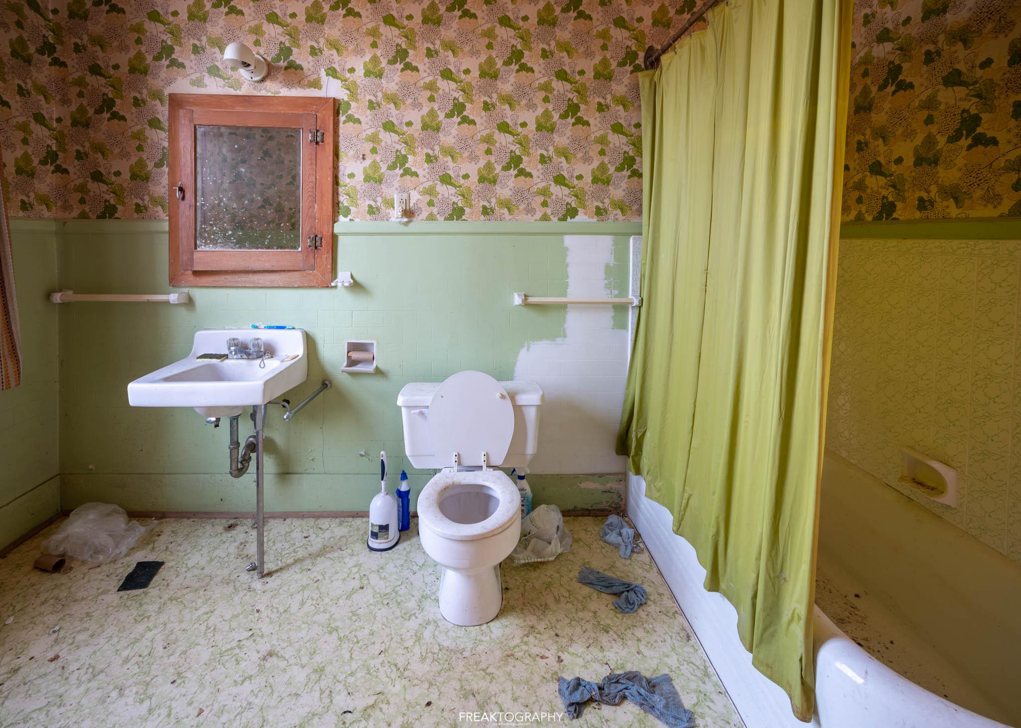 A Classic Abandoned Ontario House, complete with dirty green walls