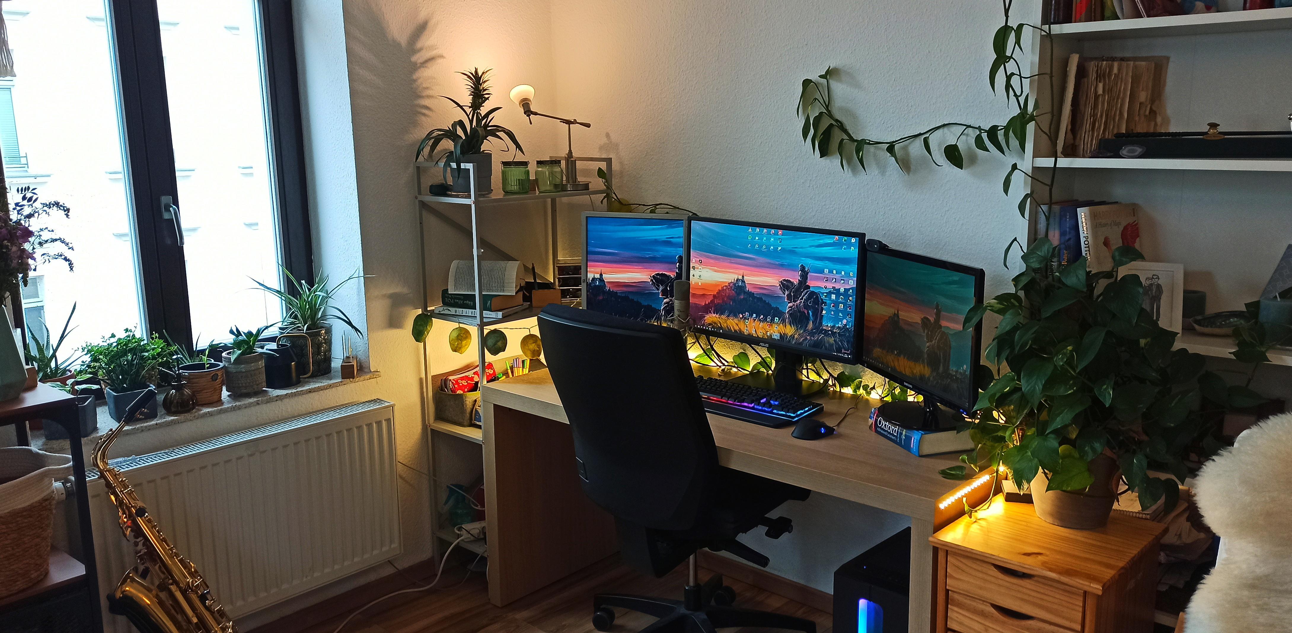 My cozy gaming setup r/CozyPlaces