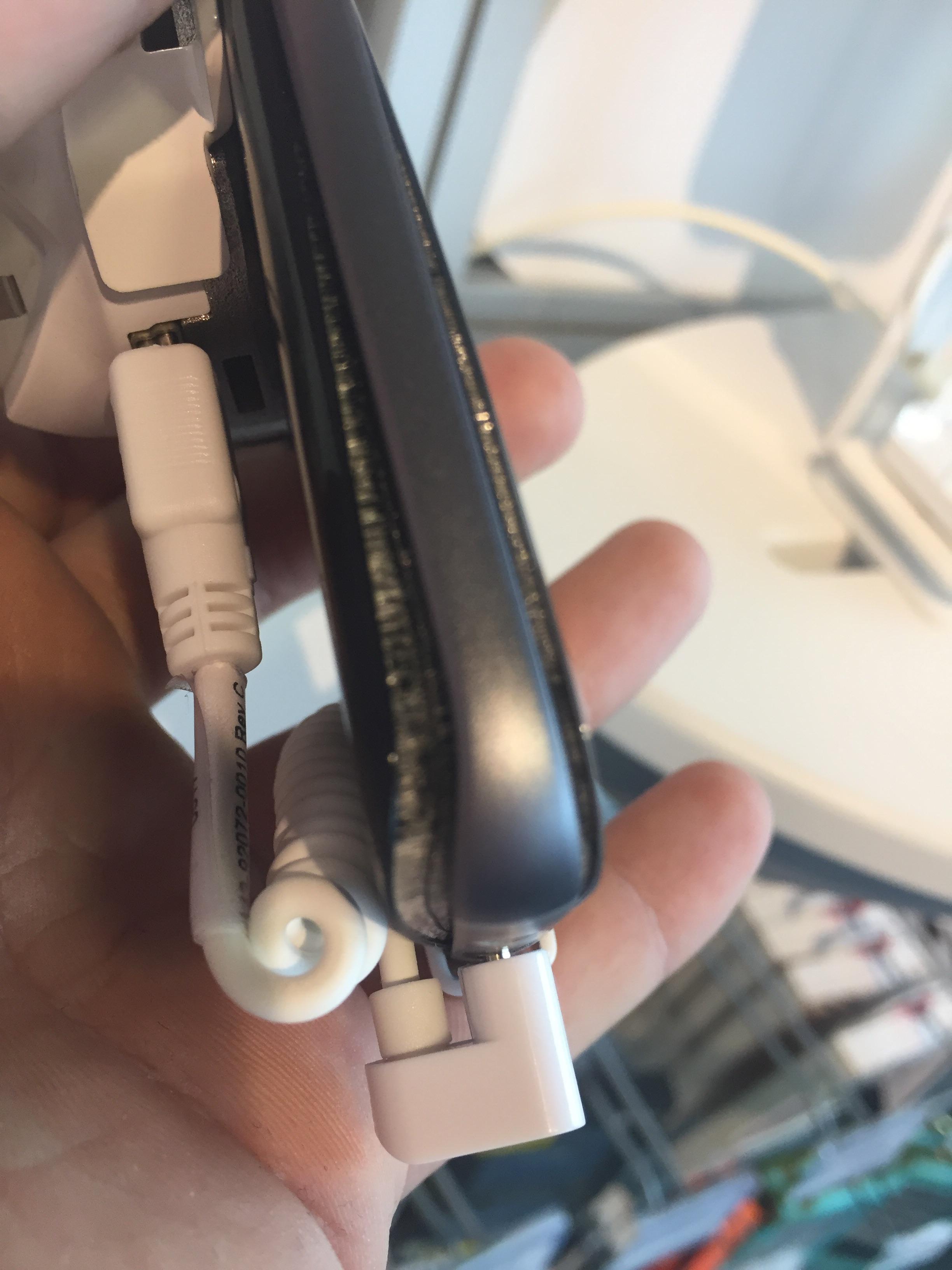 I was getting a new phone when I noticed this... techsupportgore