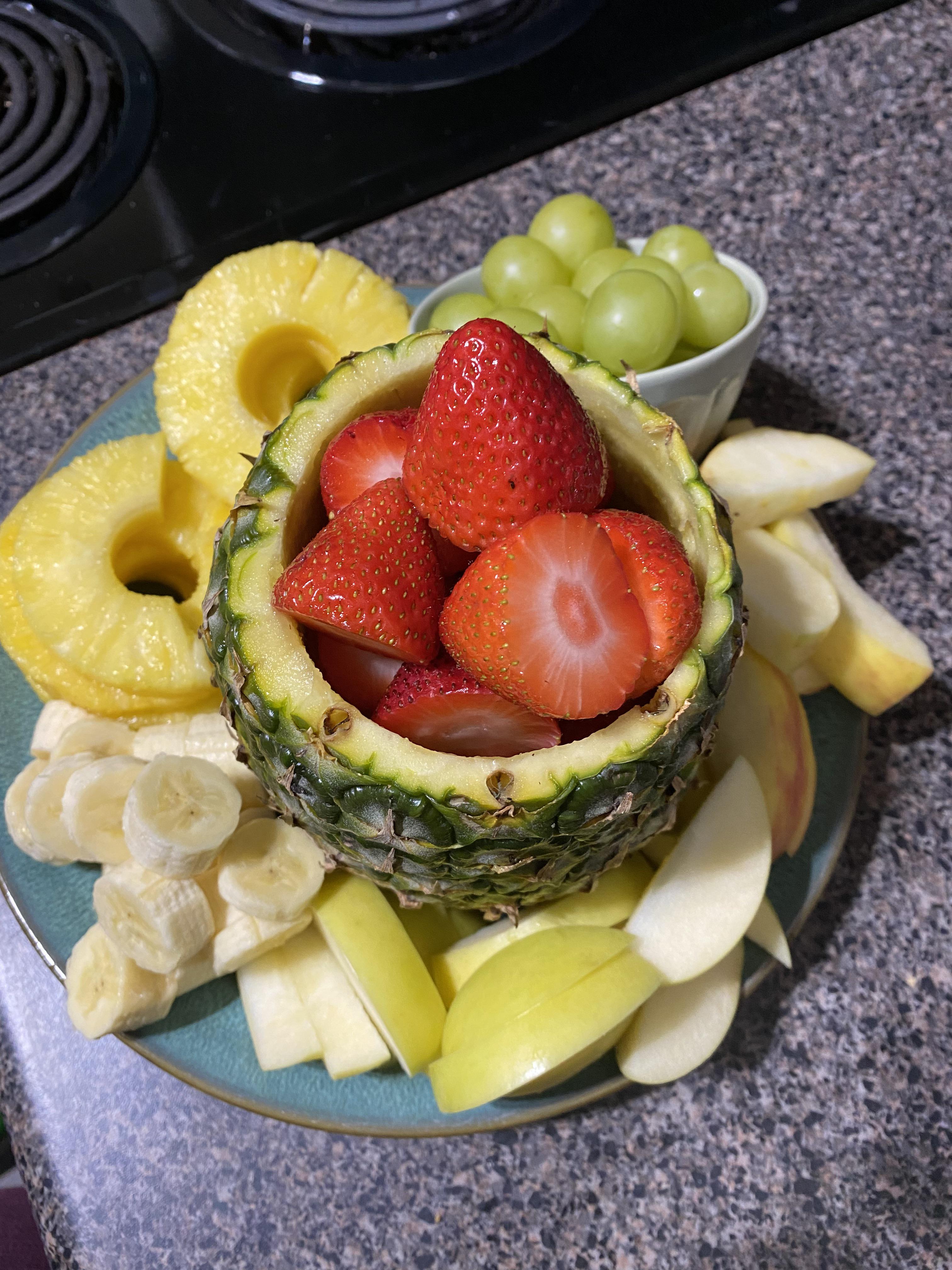 [Homemade] fruit plate, nothing crazy r/food