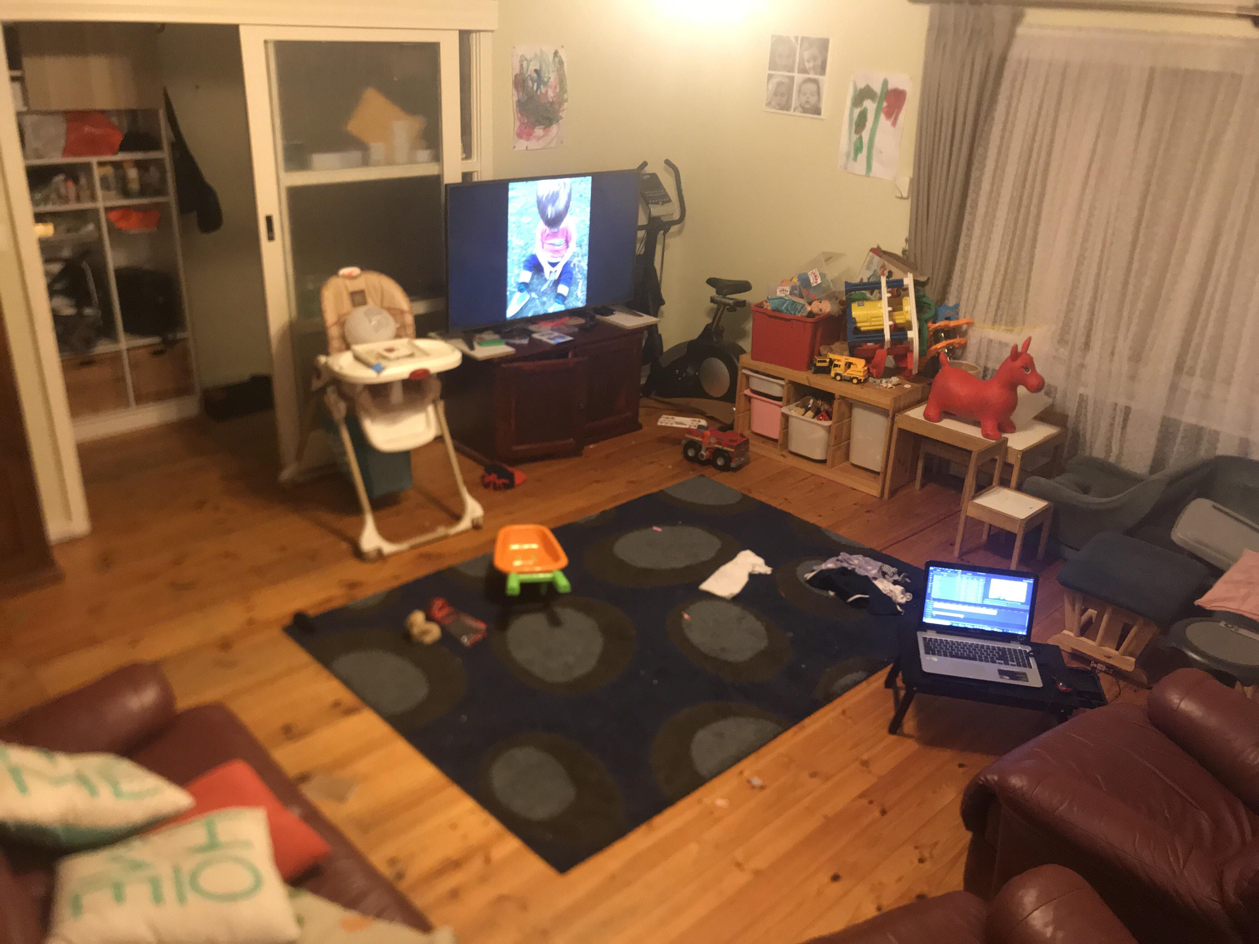 [mine] What does my living room say about me? r/scienceofdeduction