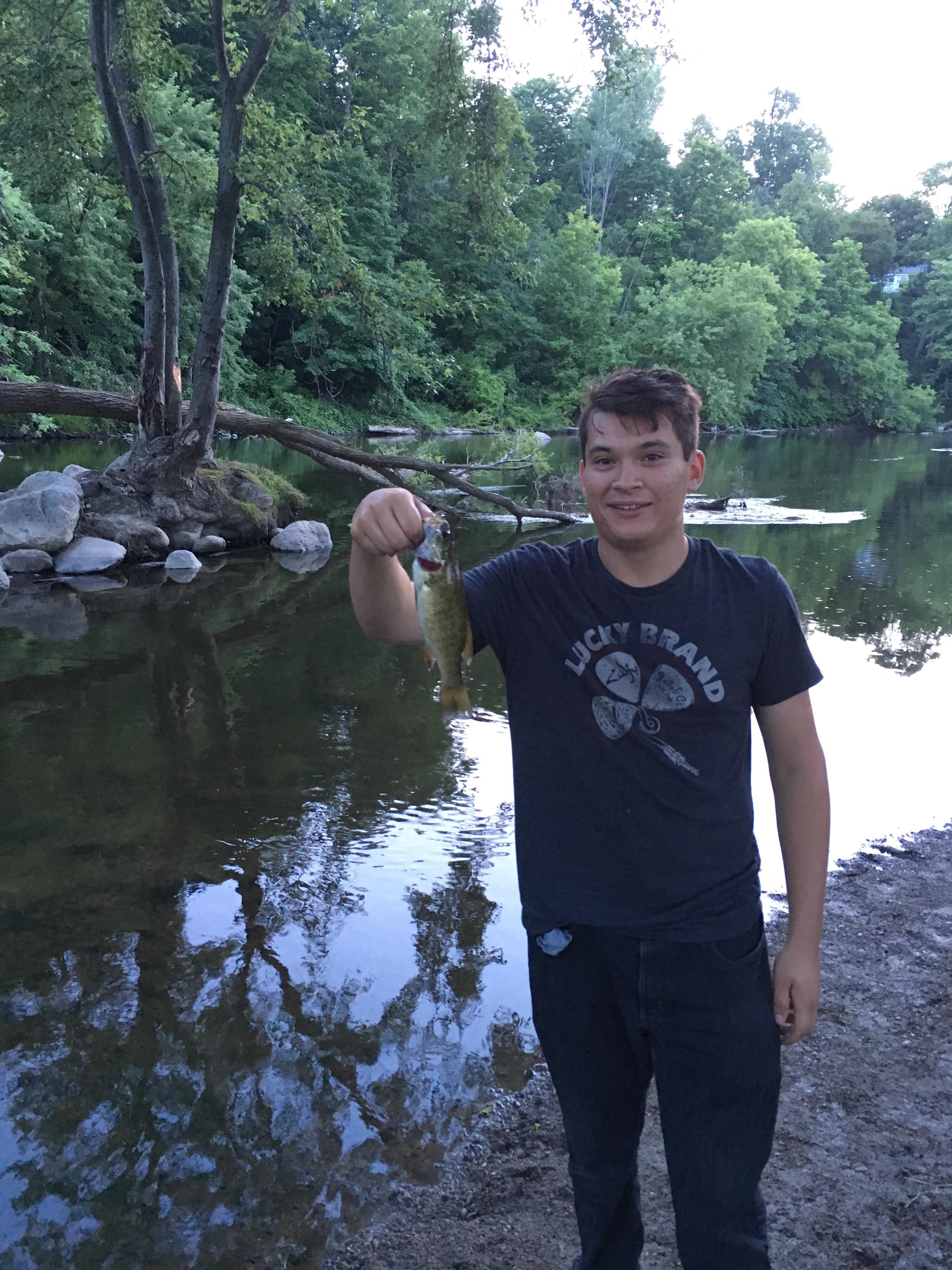 Smallmouth fishing the flint river r/bassfishing