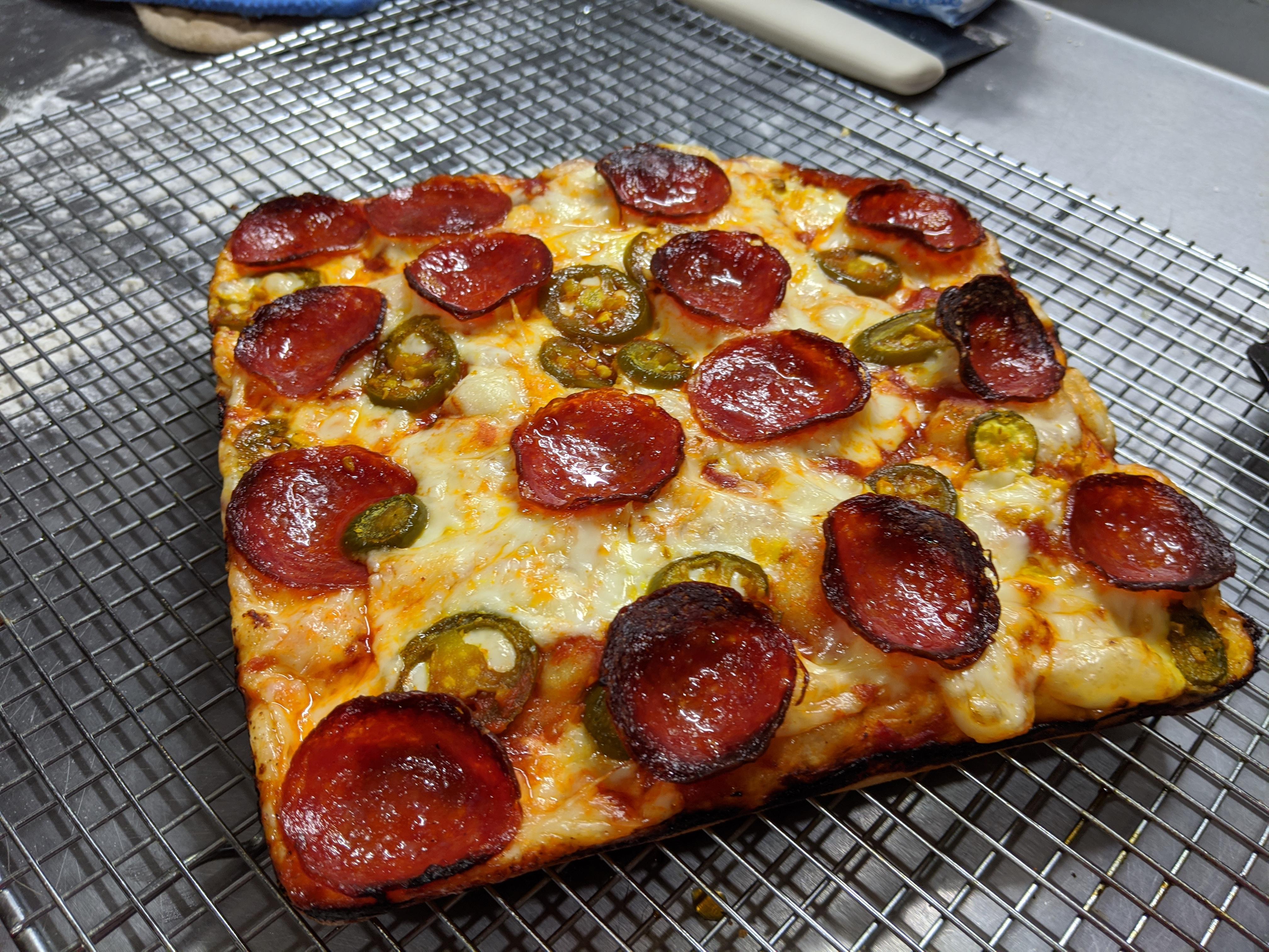 [Homemade] Jalapeno Pepperoni Pan Pizza r/food