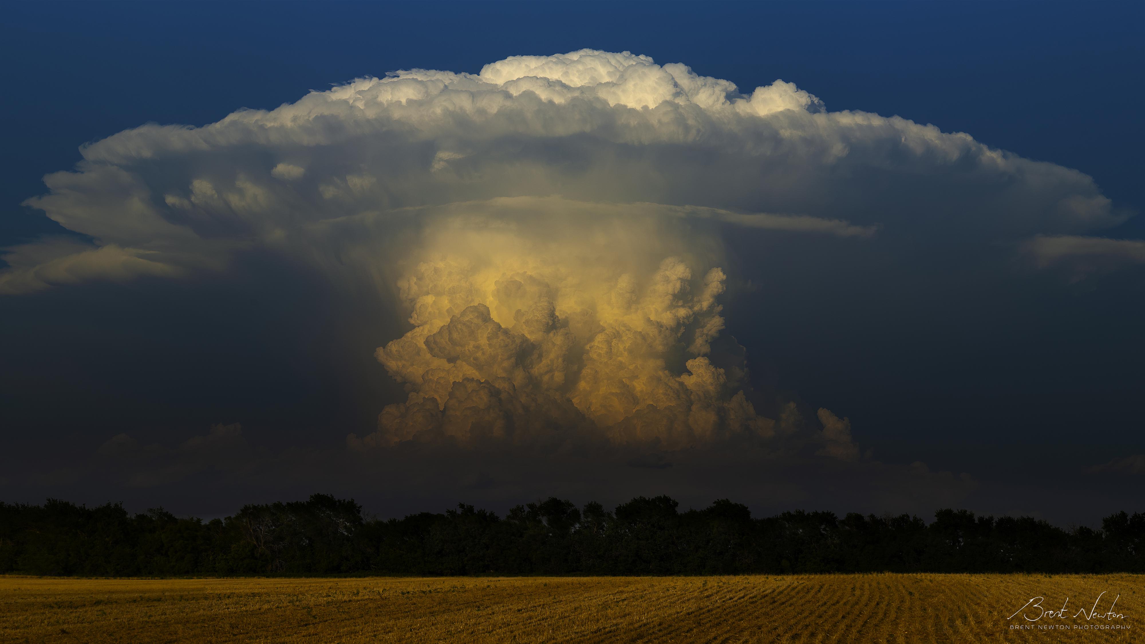 Ominous Cumulonimbus over Eastern KS on 4 July, 2023 r/weather