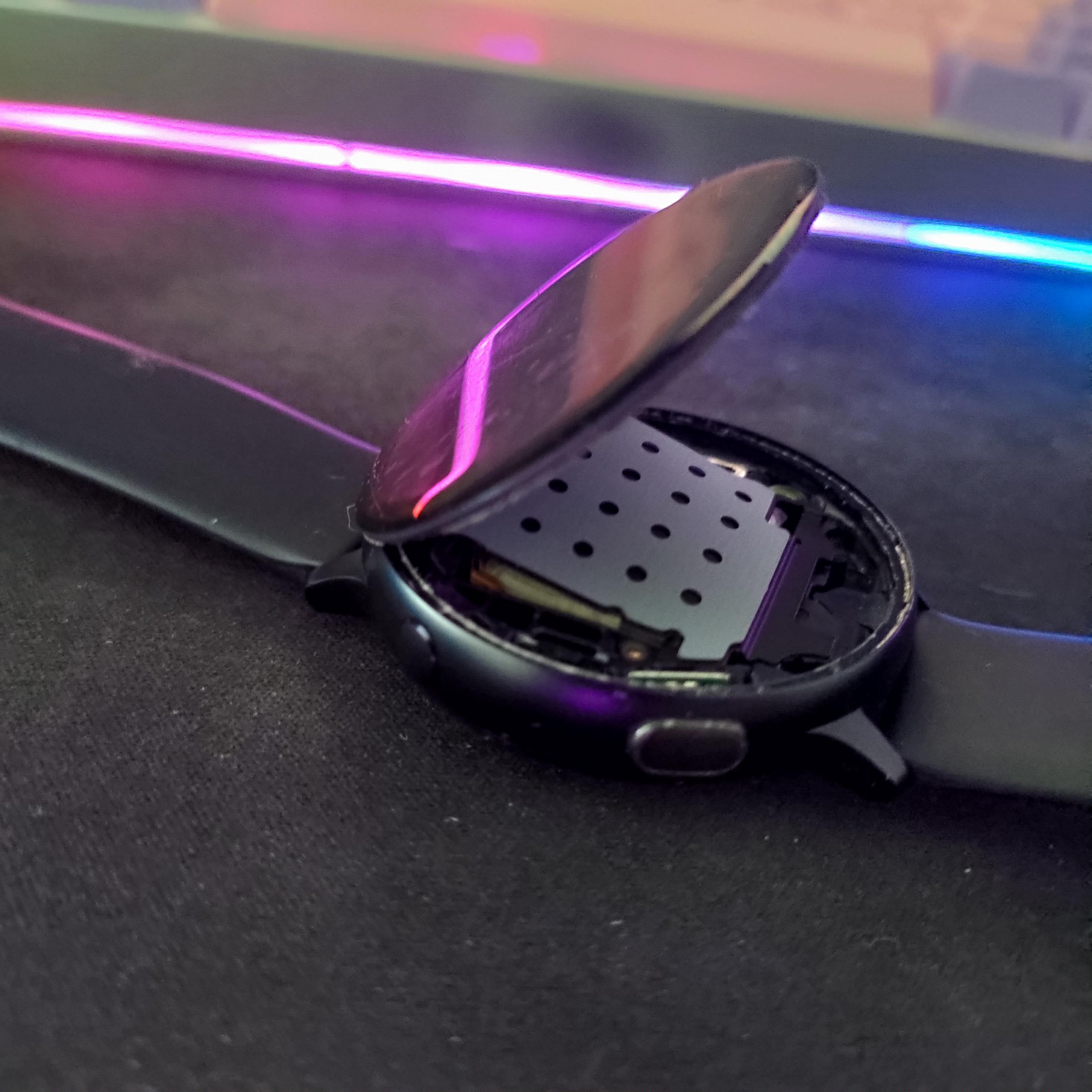 Spicy Galaxy Watch active 2 (water damaged and it popped open the top