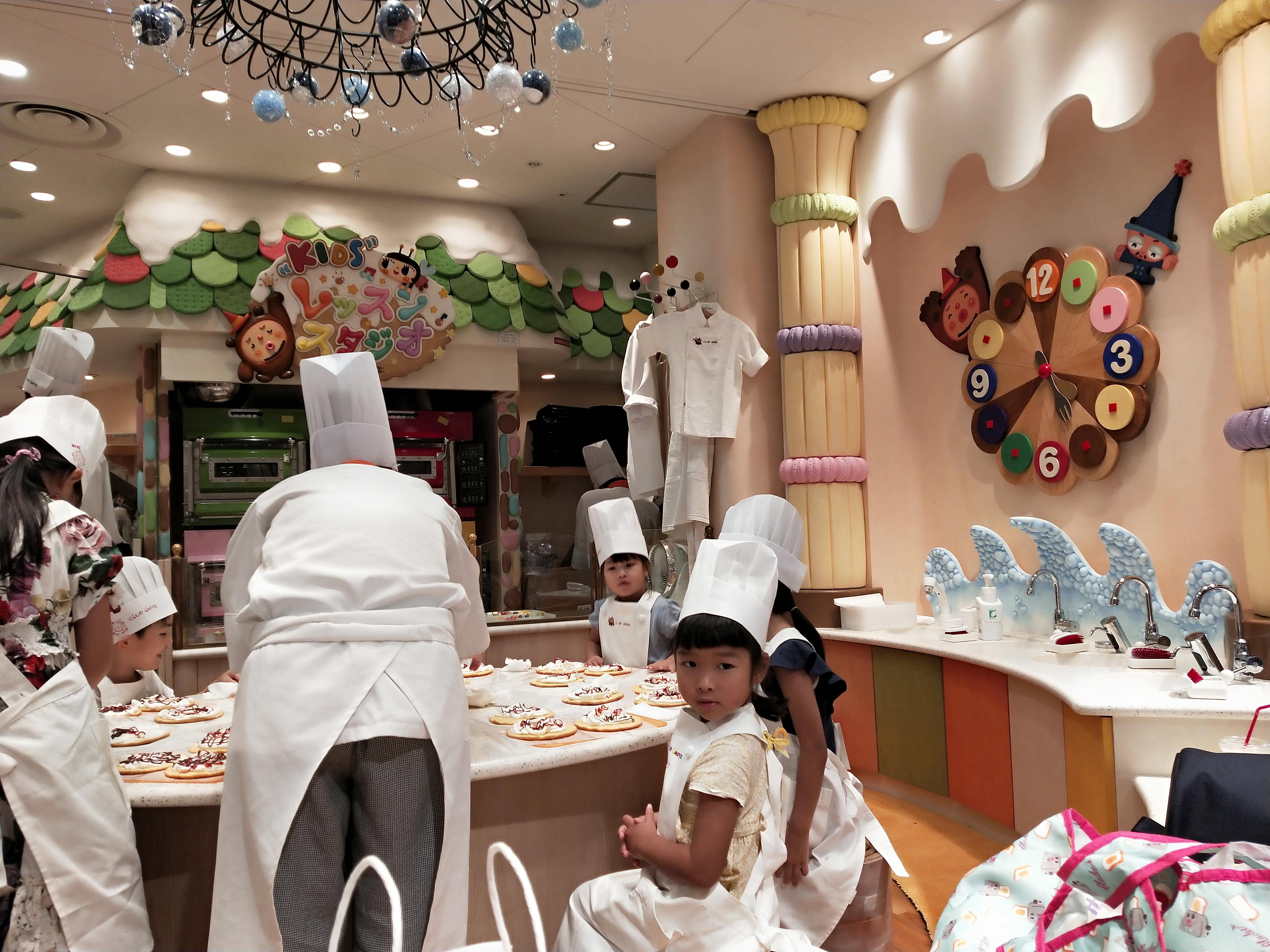 Kids cooking class Club Harie for everyday, you can join during travering Osaka, Japan.[OC