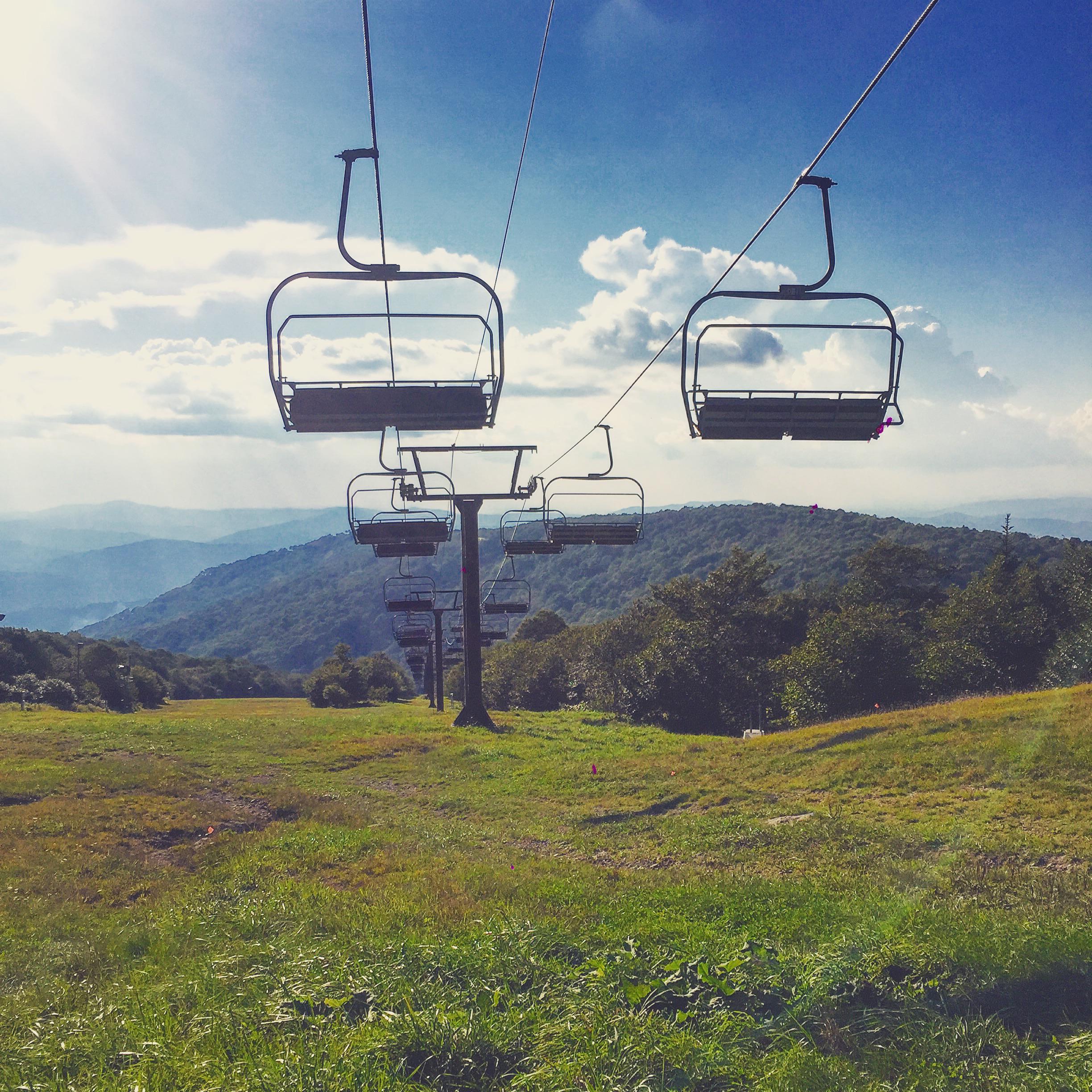 Beech Mountain Ski Lift looking lonely r/NorthCarolina