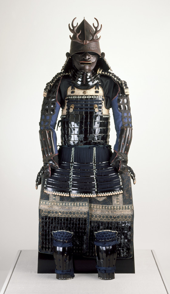 Complete Japanese Samurai gosoku type armor, 1700's. r/pics