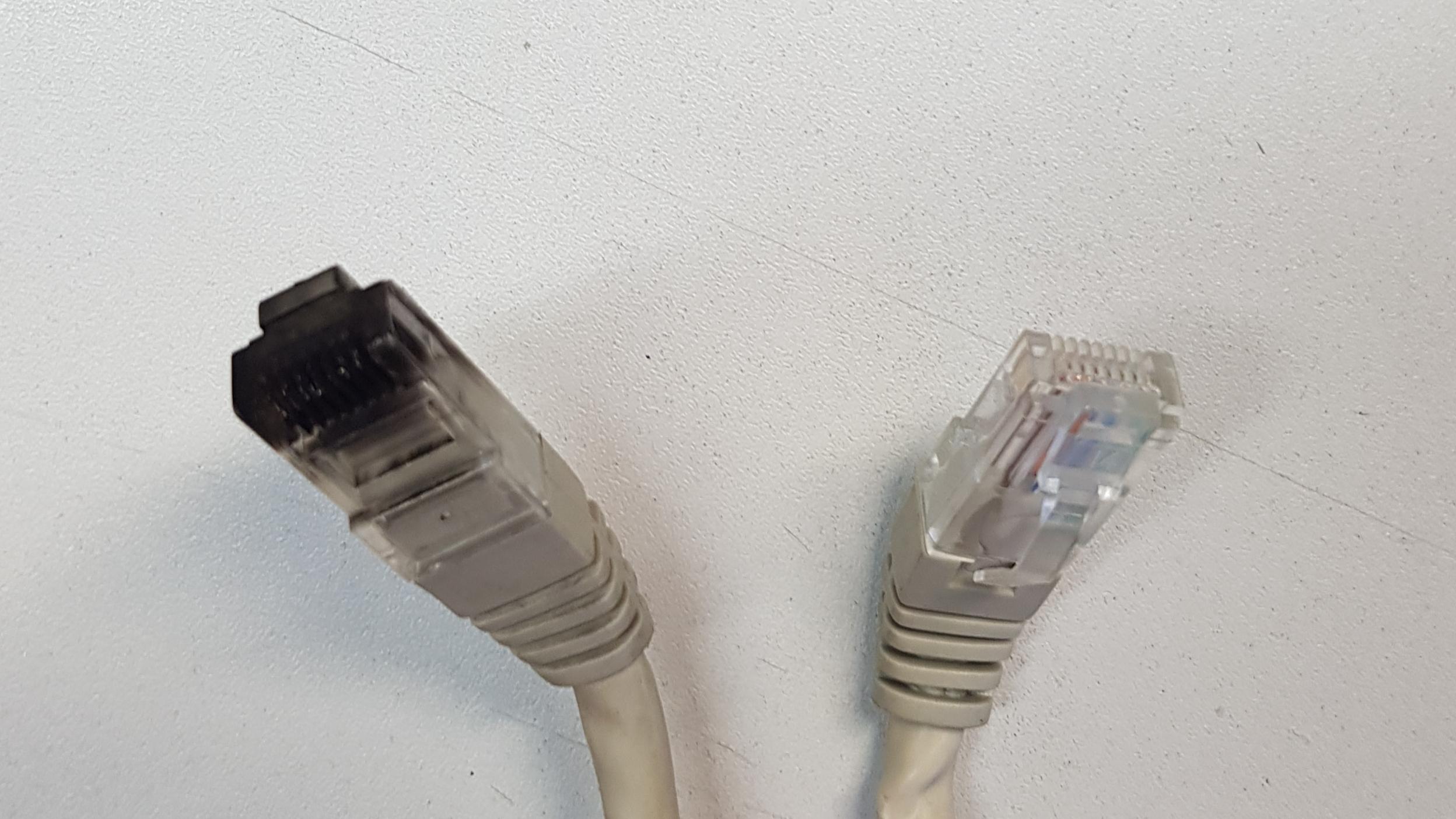 Turns out an cable can't transmit lightning r/techsupportgore