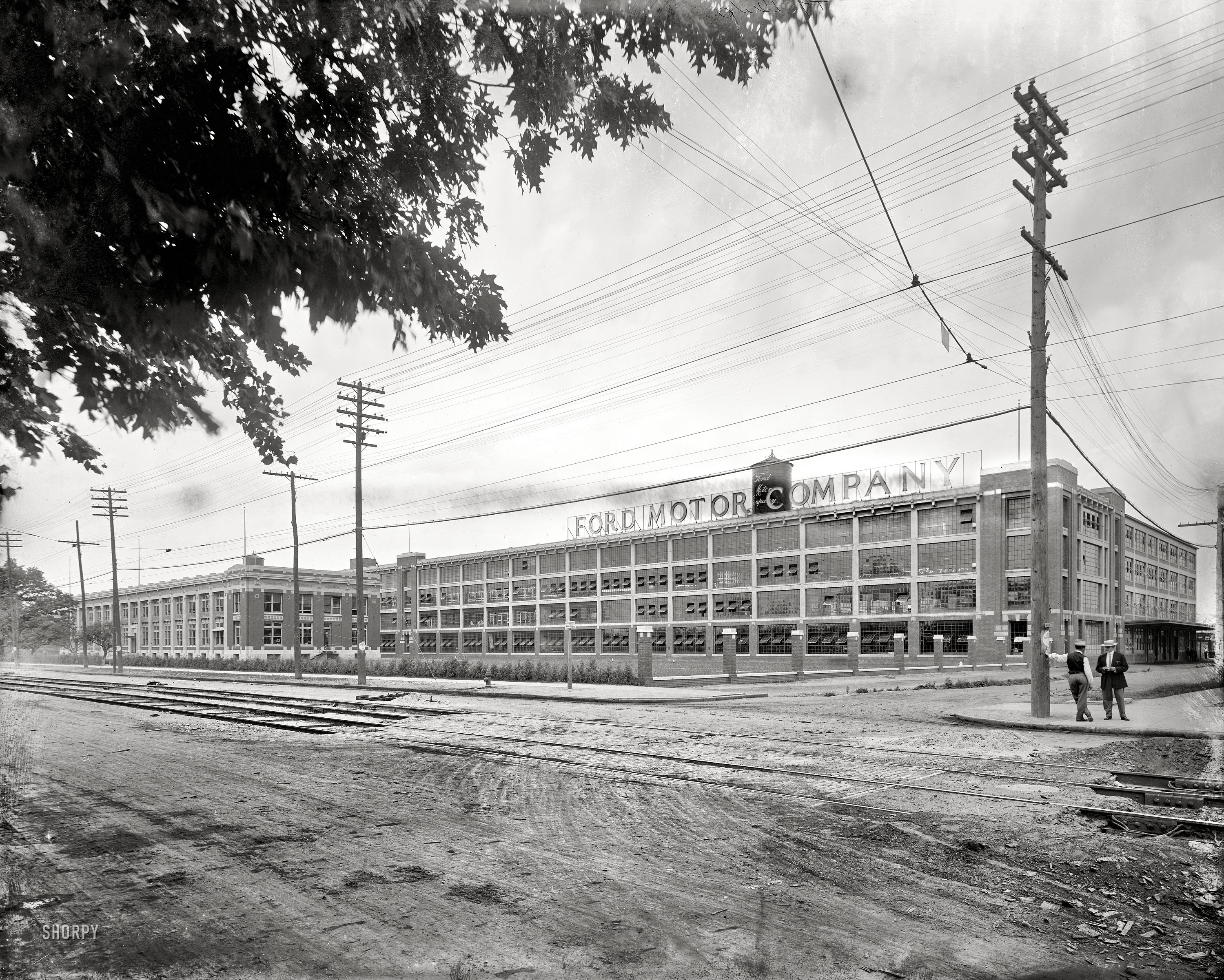 Ford Motor Co. Highland Park Plant. Detroit, MI 1910. r/Detroit