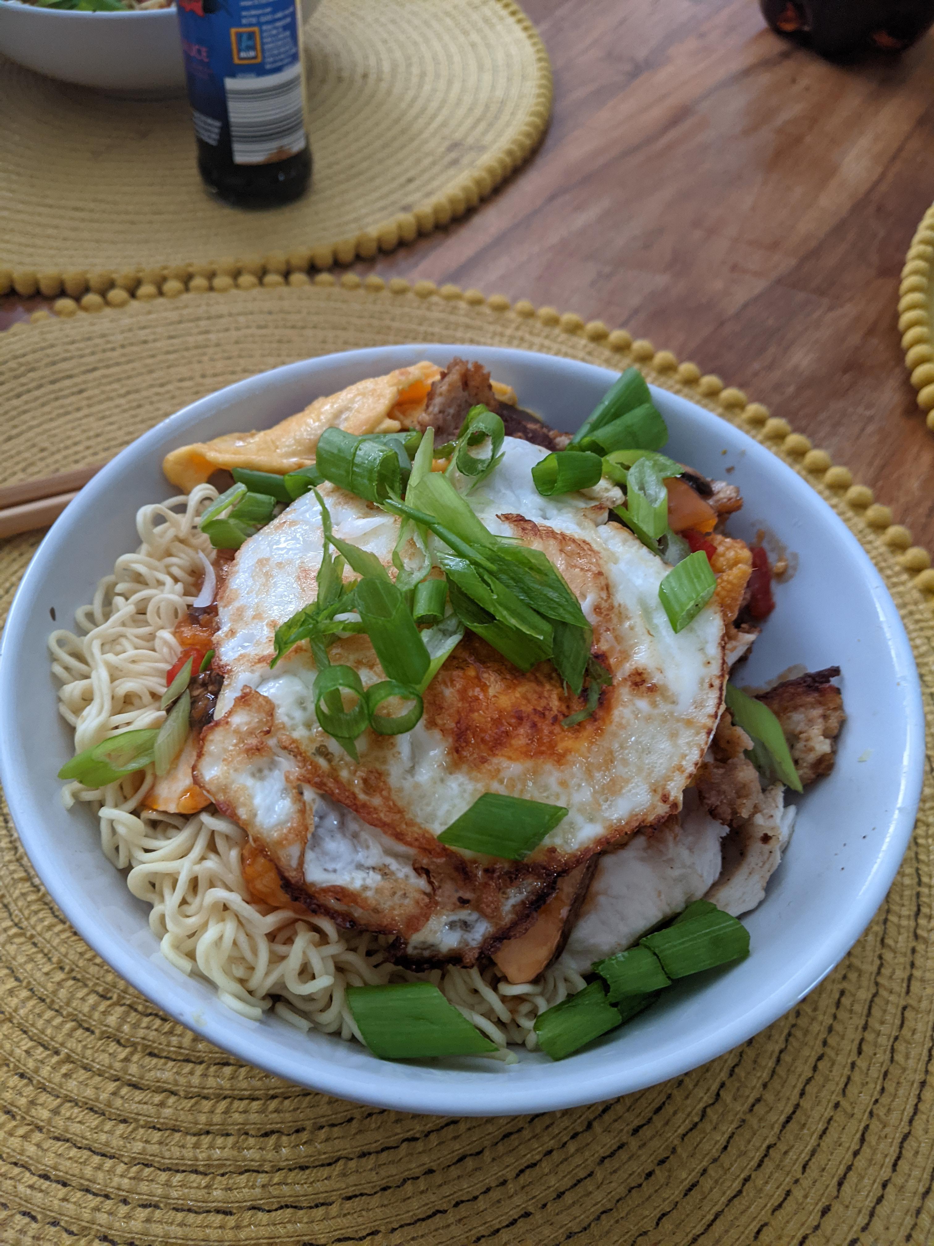 Ramen with a fried egg! r/PutAnEggOnIt