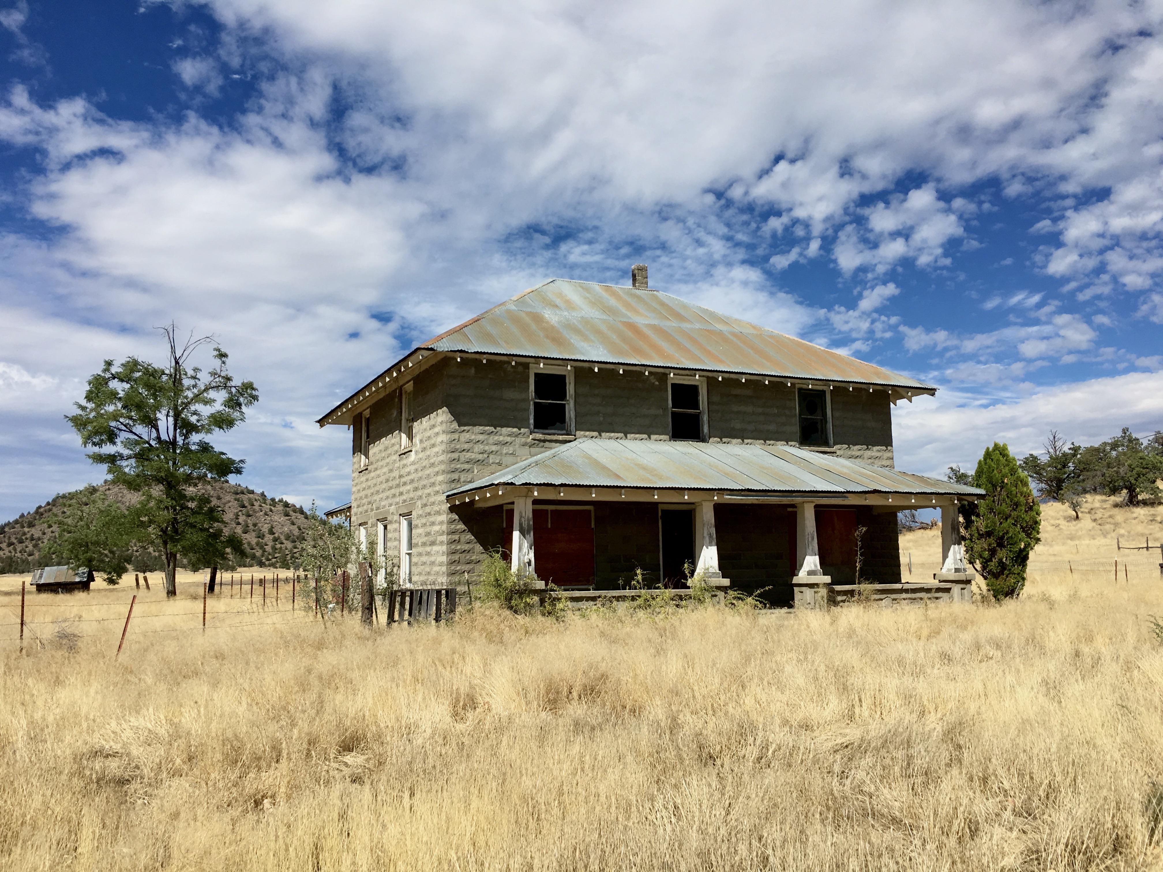 Abandoned 19th century farmhouse in California r/AbandonedPorn