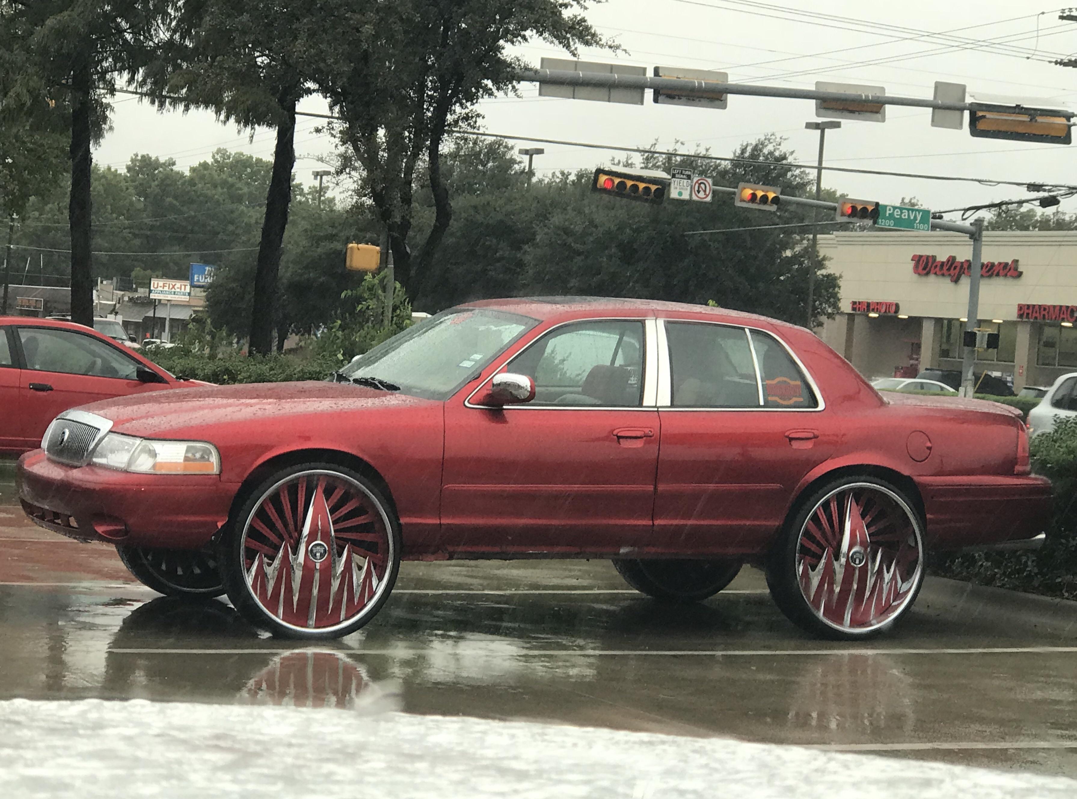 The wheels on this car. : r/mildlyinteresting