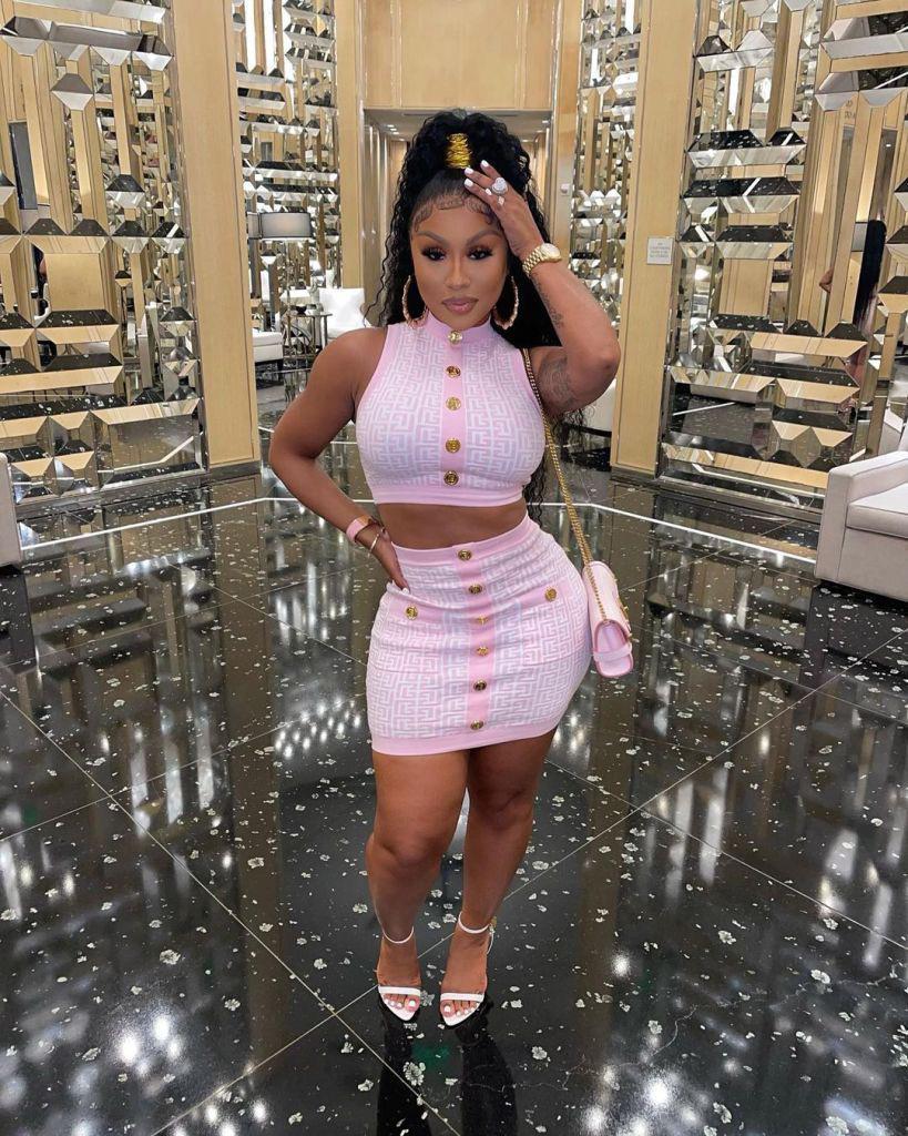 Ari : therealkylesister_Ari