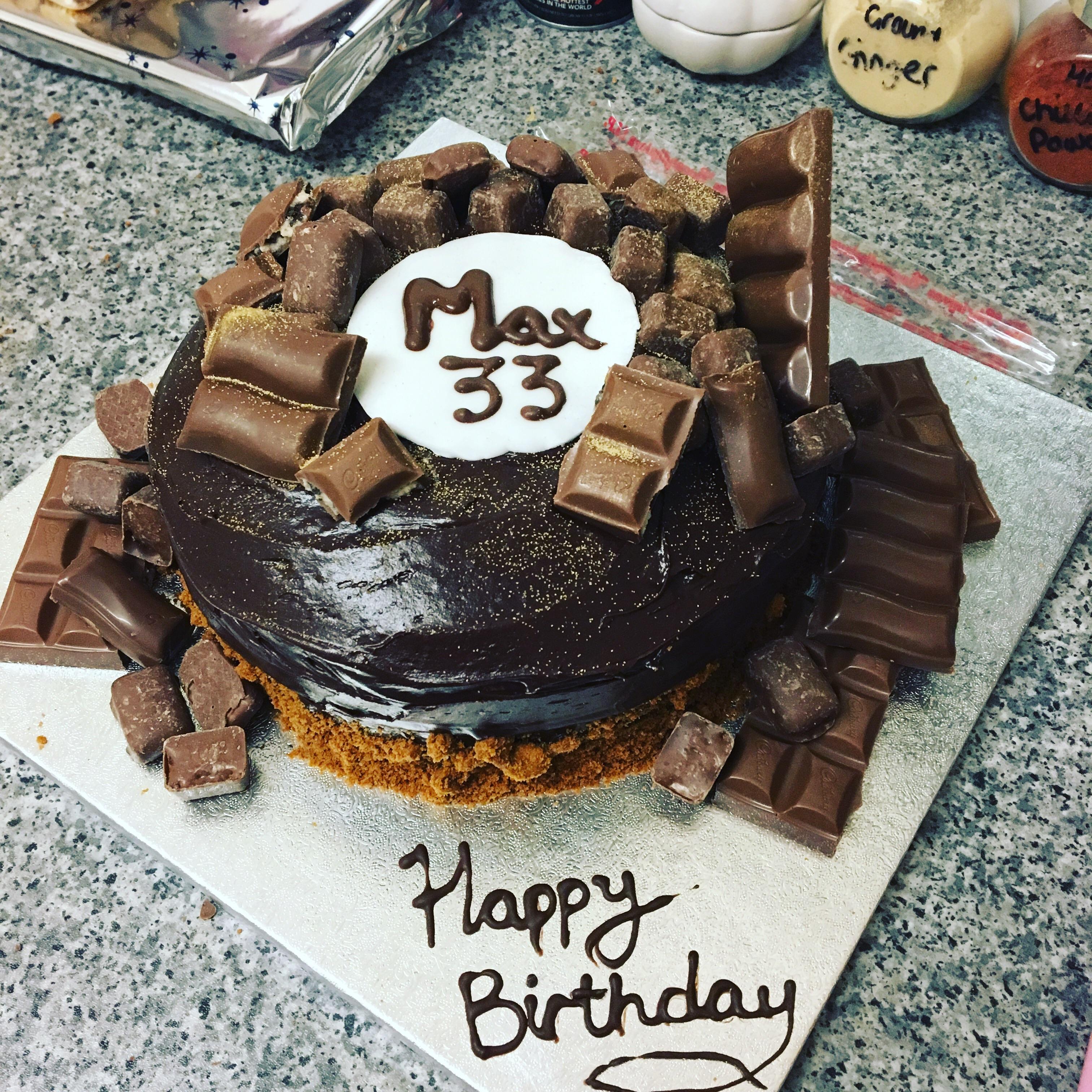 Vanilla sponge with chocolate and biscoff filling and chocolate