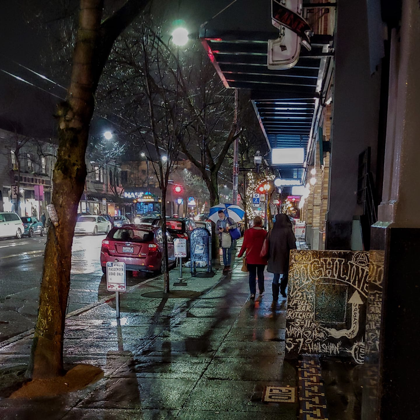 Rainy evening on Capitol Hill, Seattle WA USA r/raining
