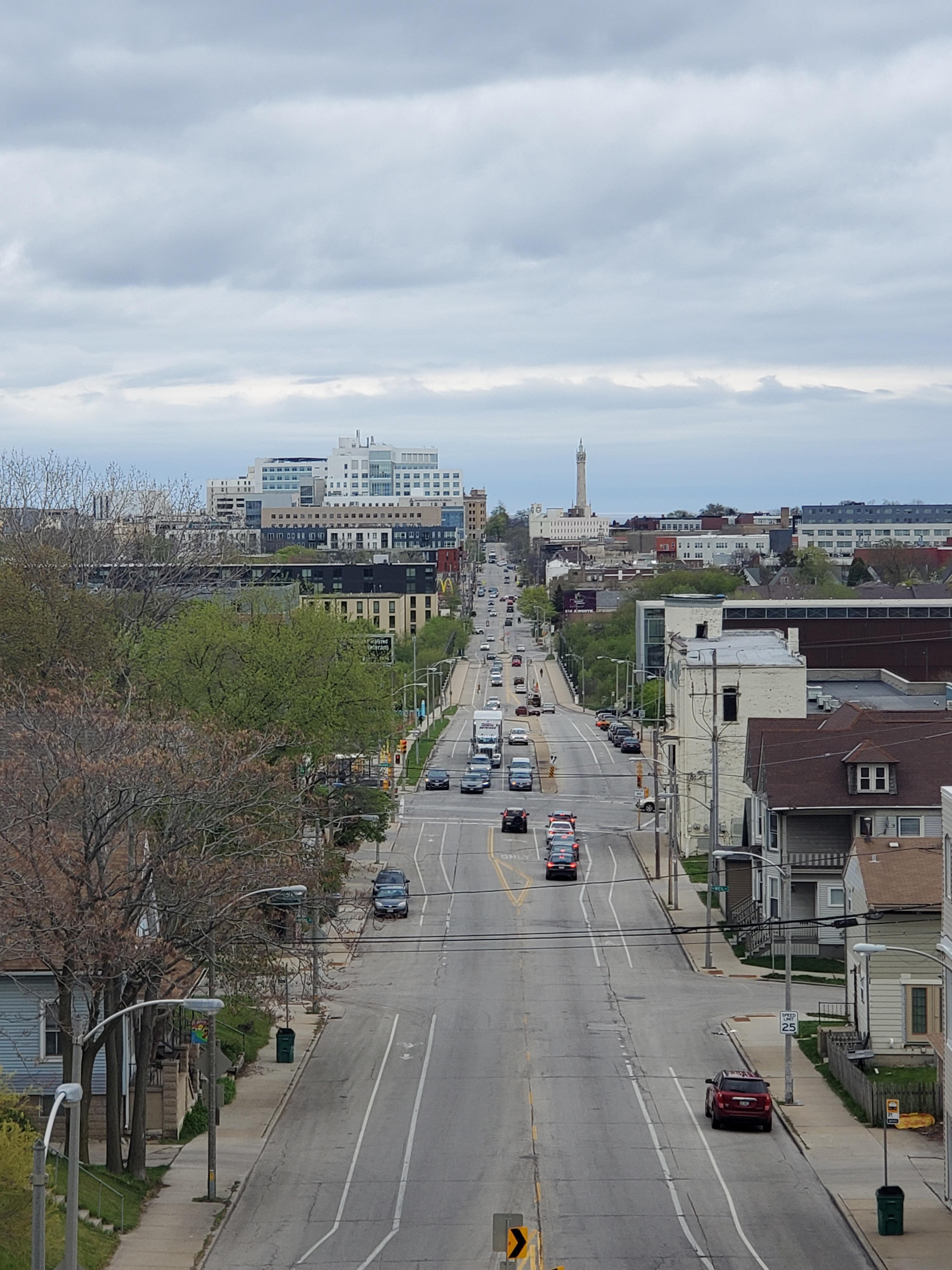 A nice look down North Ave. r/milwaukee