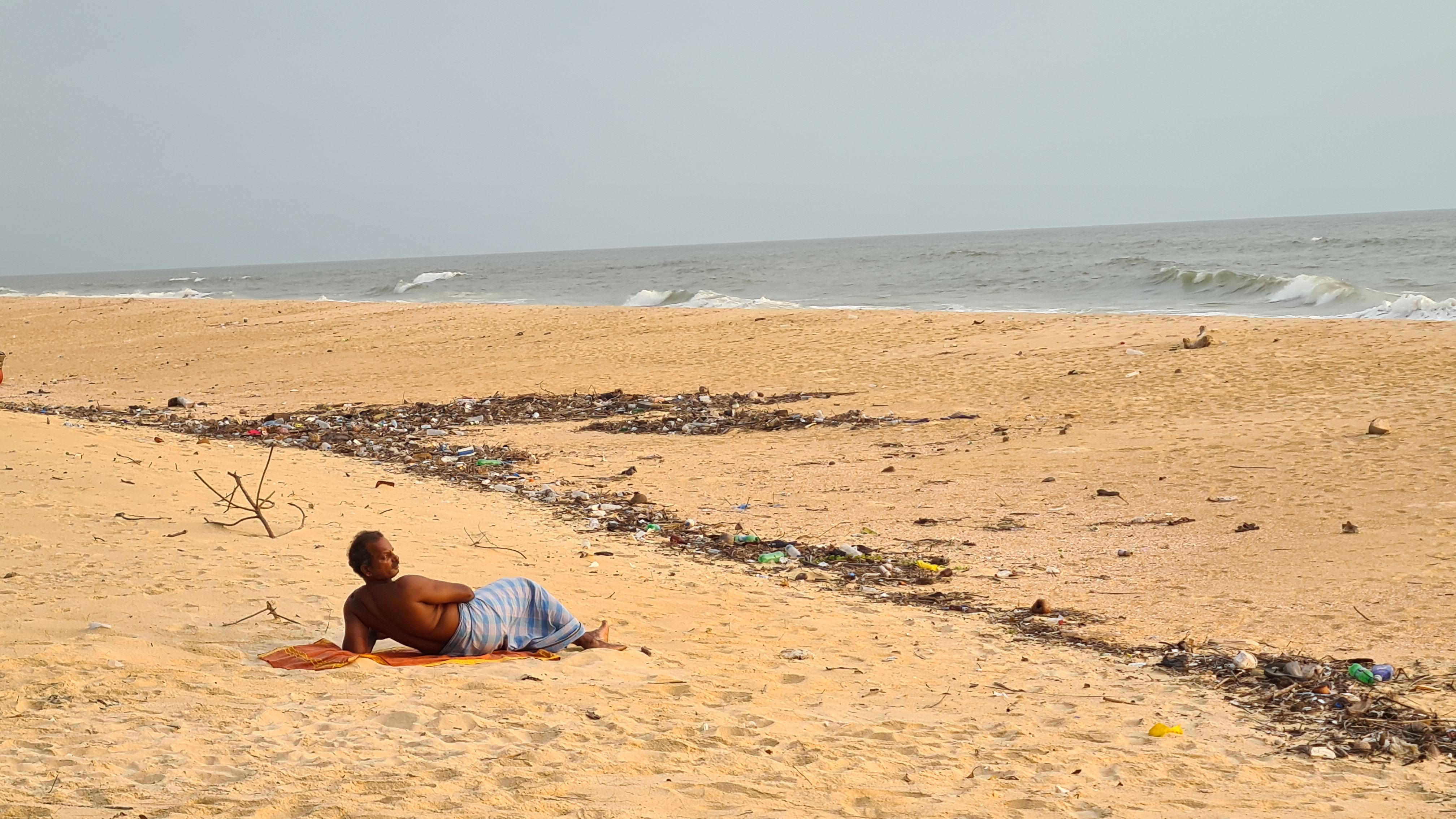 Topless Sunbathing on Indian beach! : bakchodi