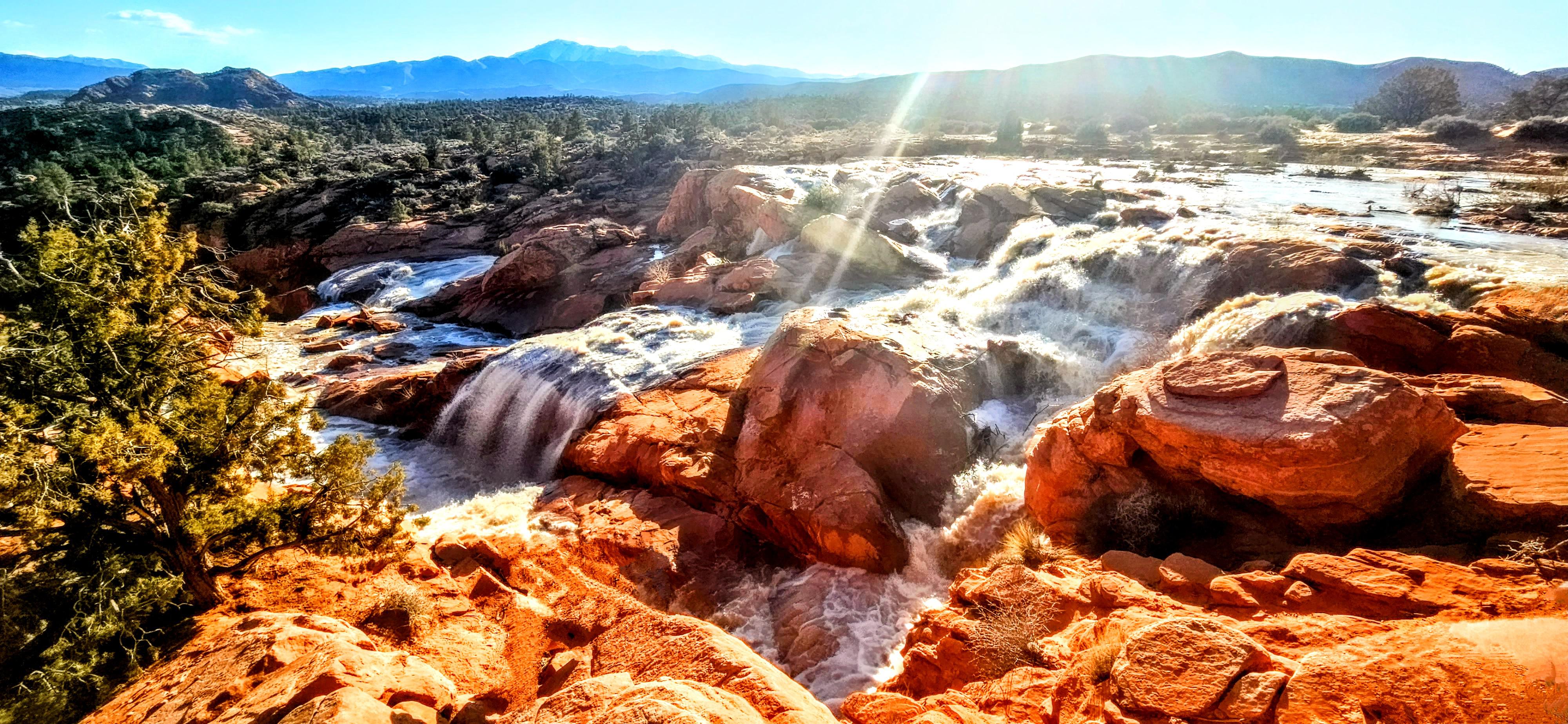 Gunlock Waterfalls, Gunlock State Park, St Utah [OC] 4000 x
